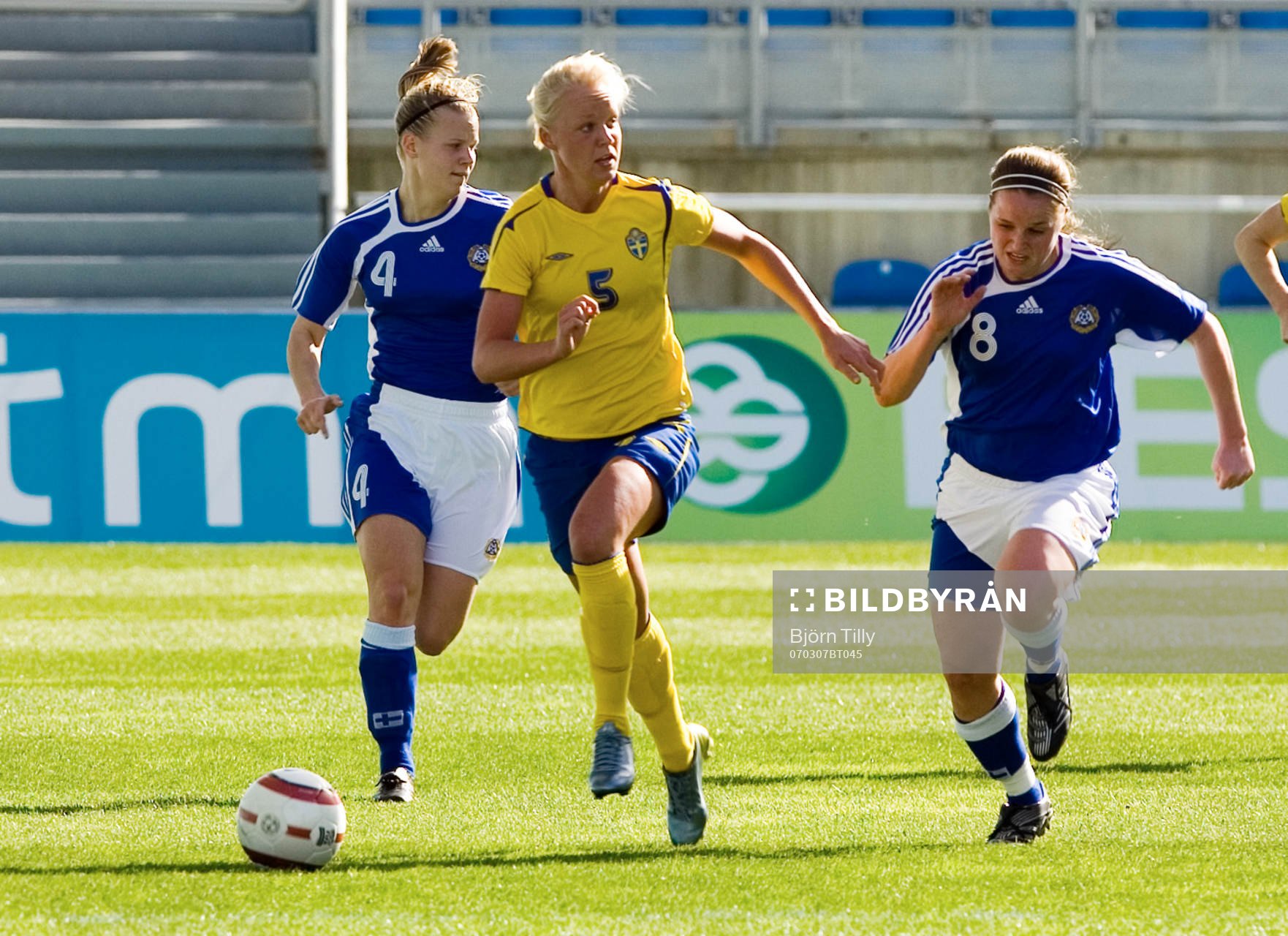 Caroline Seger, Sverige och Maija Saari och Katri
