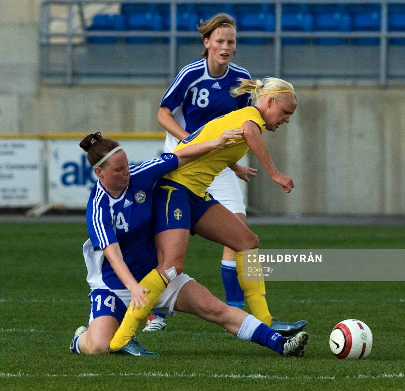 Caroline Seger, Sverige och Sanna Malaska och Annica