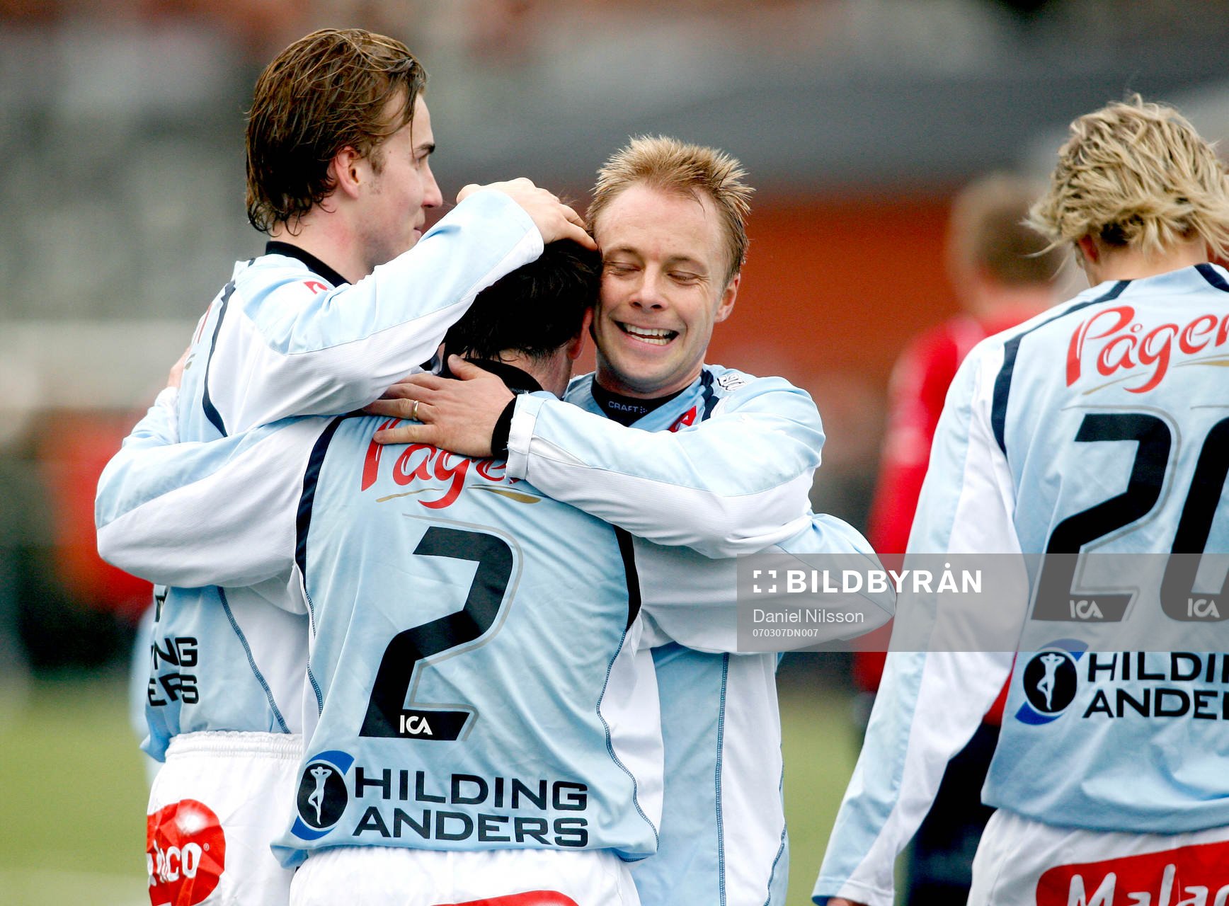 Anders Andersson och Daniel Theorin kramar om Ulrich