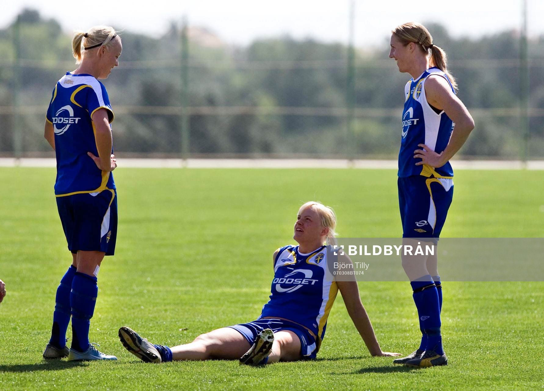 Caroline Seger, Nilla Fischer, och Sara Johansson, Sverige