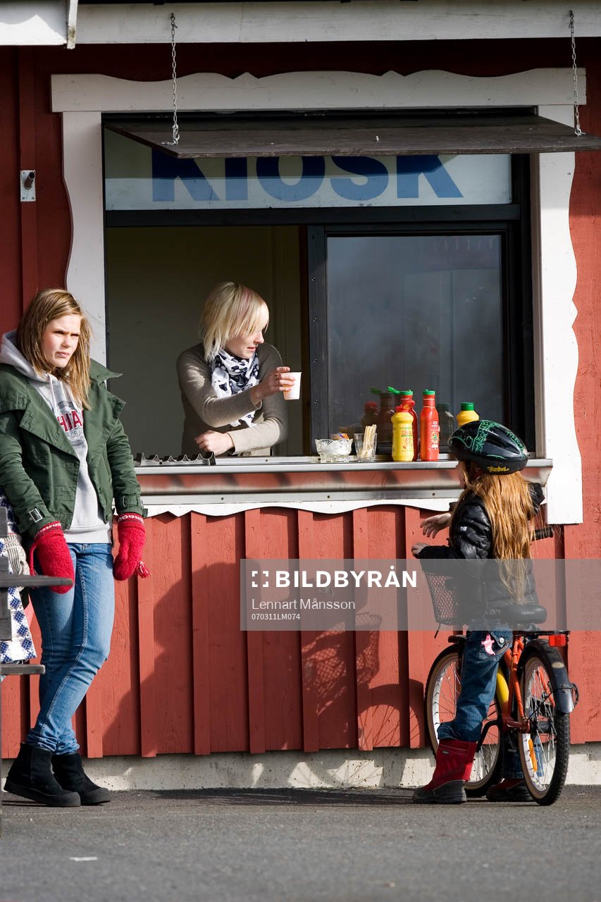 Kiosk, försäljning, korv, flicka, servering