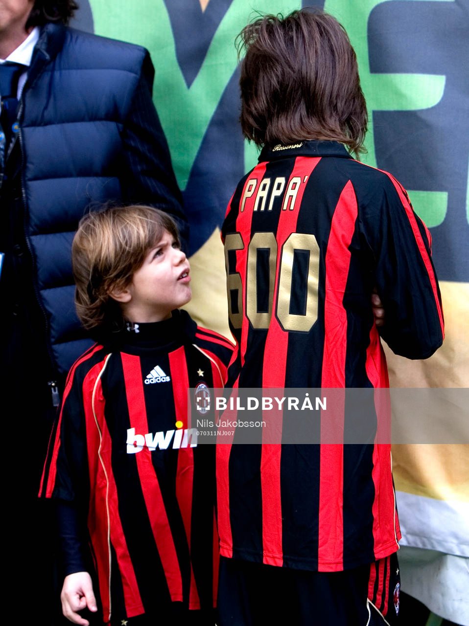  Paolo Maldini, firade 600 matcher i Serie A, hans två söner Daniel och Christian, den äldre,  Maldini överaskade honom innan matchen.