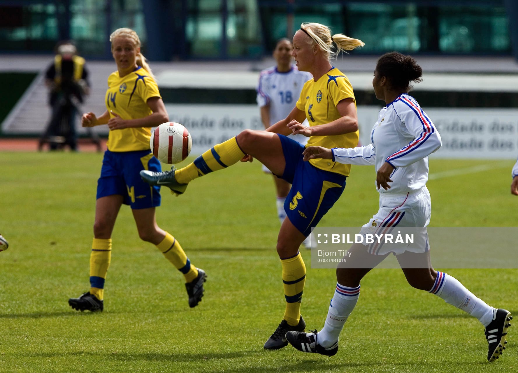 Caroline Seger, Sverige