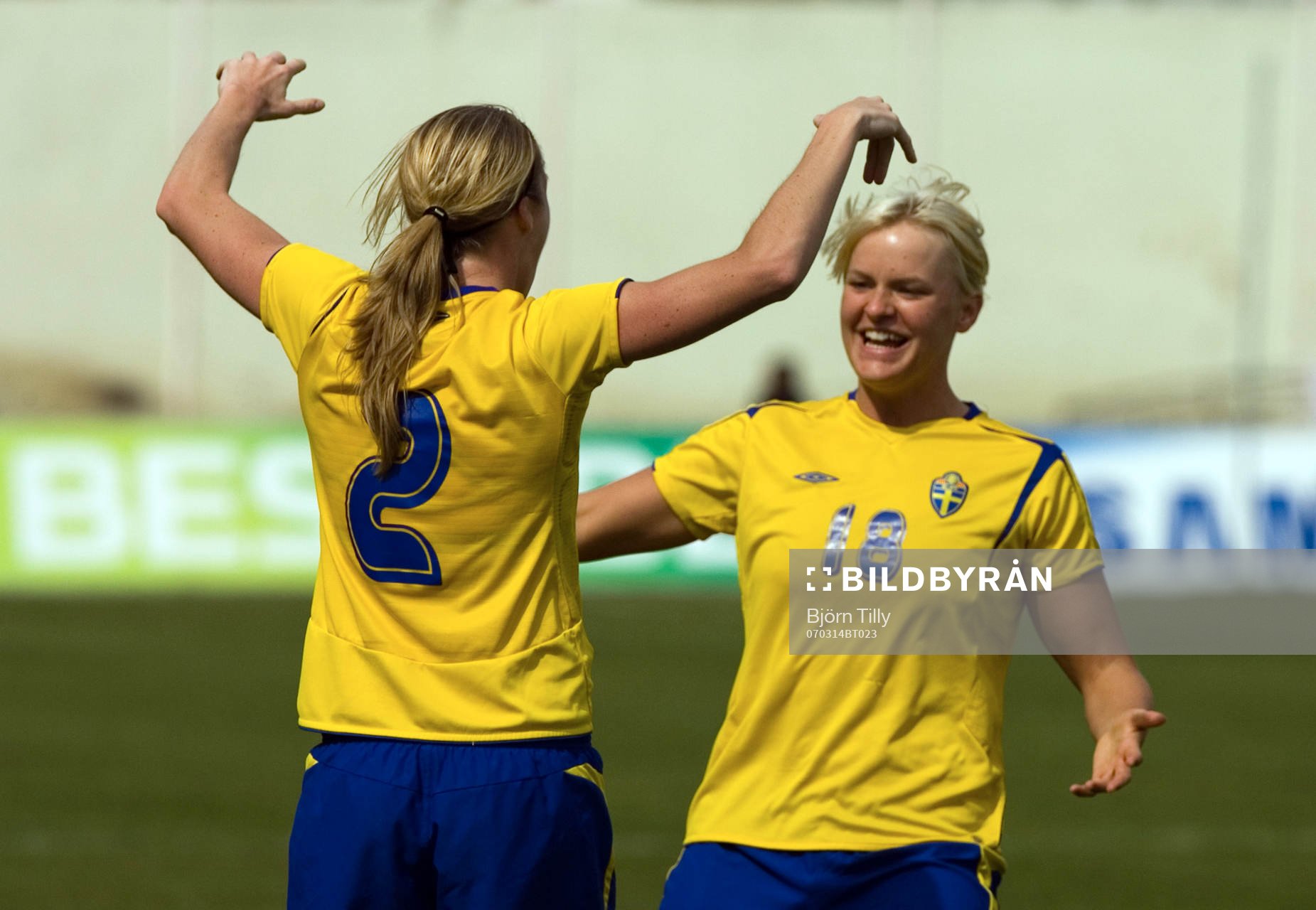 Sara Johansson och Nilla Fischer, Sverige