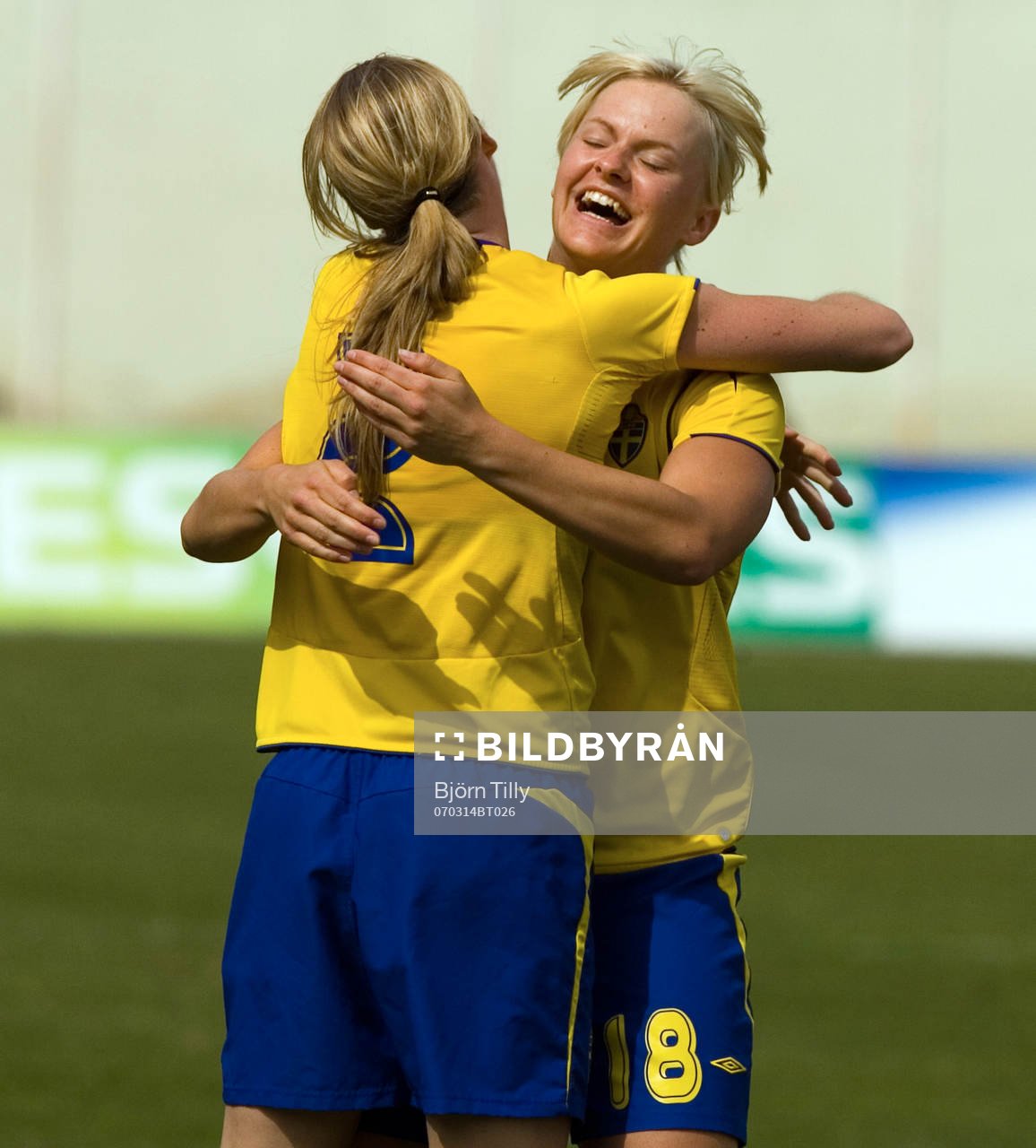 Sara Johansson och Nilla Fischer, Sverige