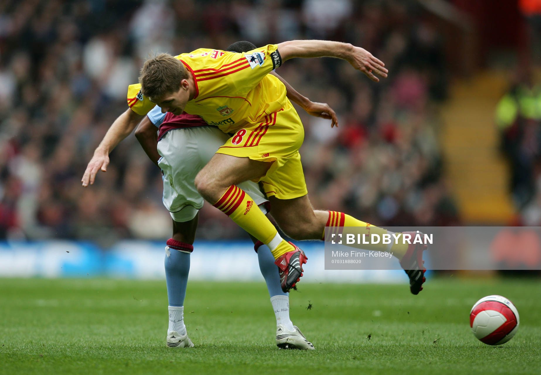  Steven Gerrard, Liverpool och Ashley Young, Aston Villa