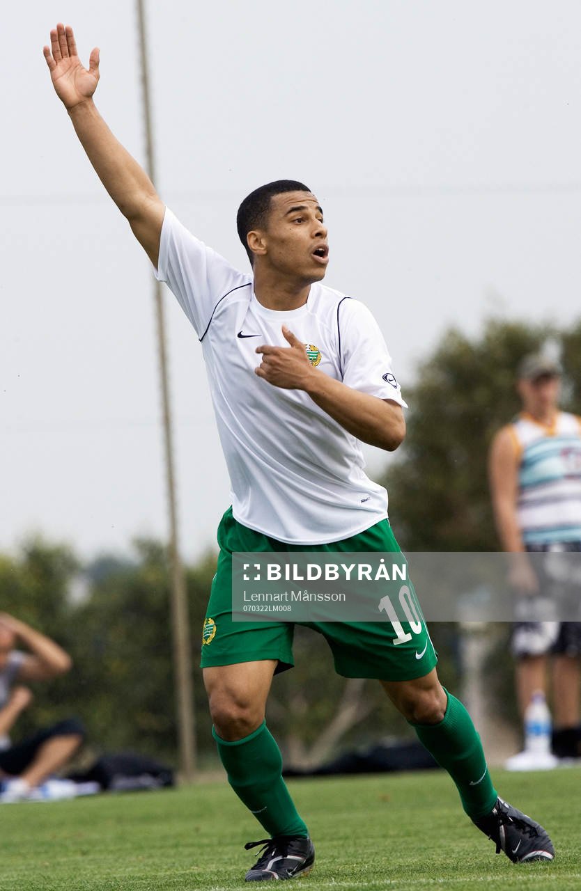 Charlie Davies vill ha bollen