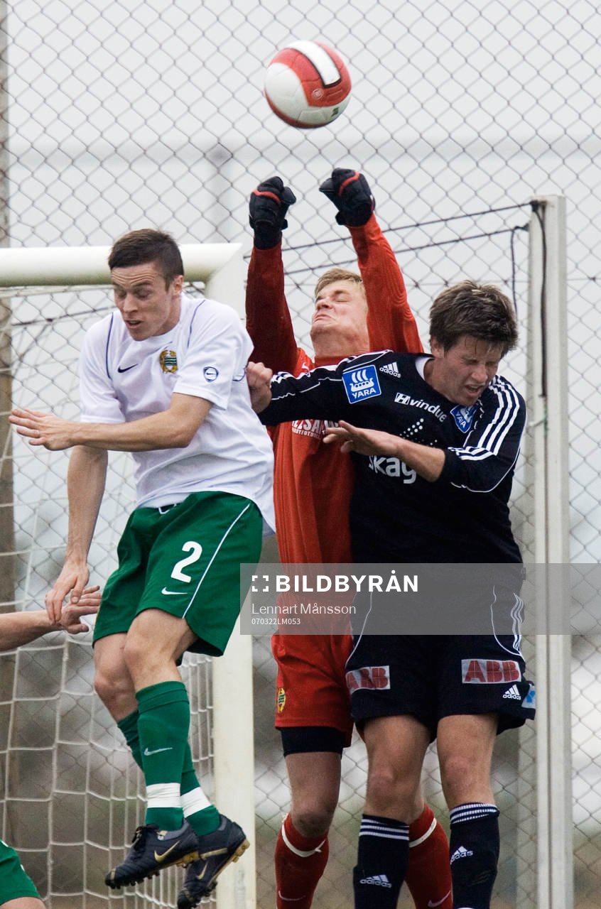 David Johansson hjälper Erland Hellström att hålla rent