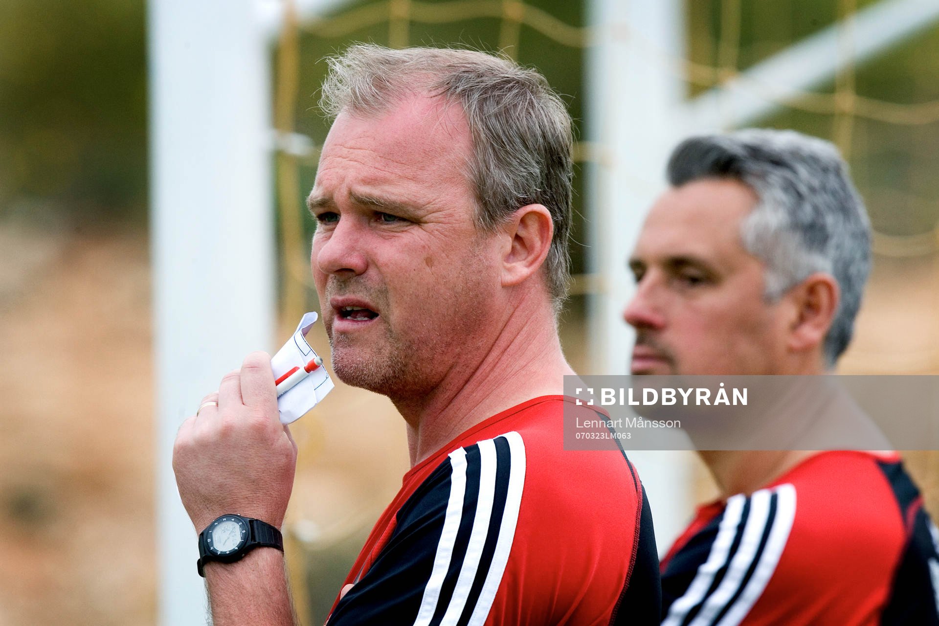 Roger Franzén, assisterande tränare och i bakgrunden