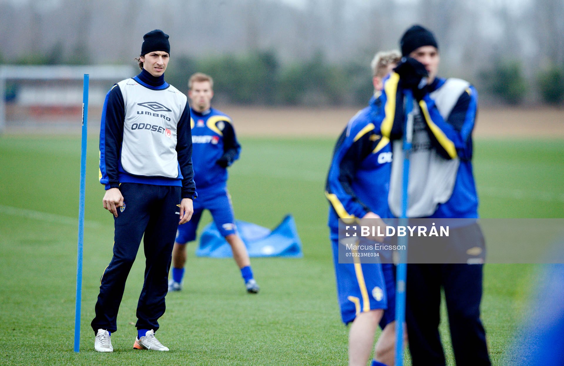 Zlatan Ibrahimovic inväntar boll