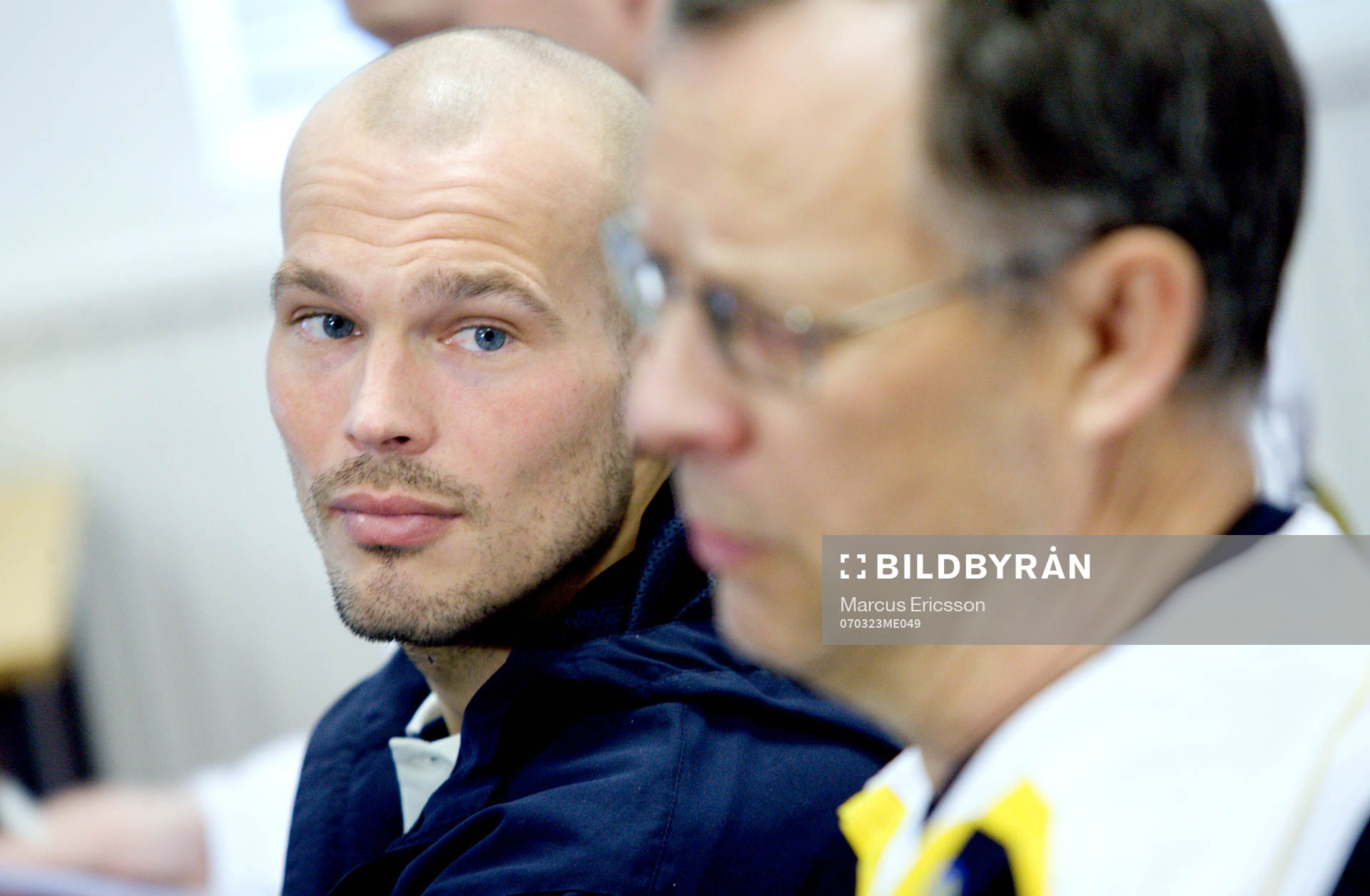 Fredrik Ljungberg lyssnar på Lars Lagerbäck