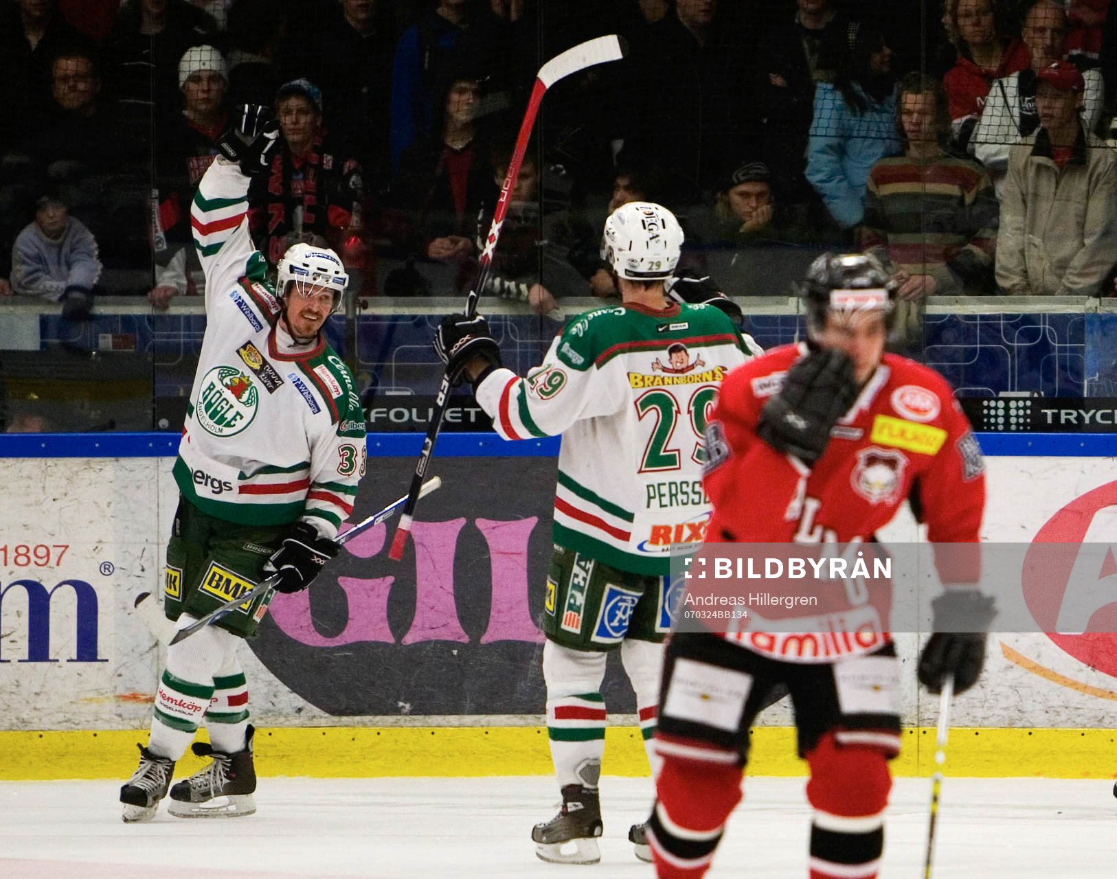 2-2 av Brett Harkins, Rögle