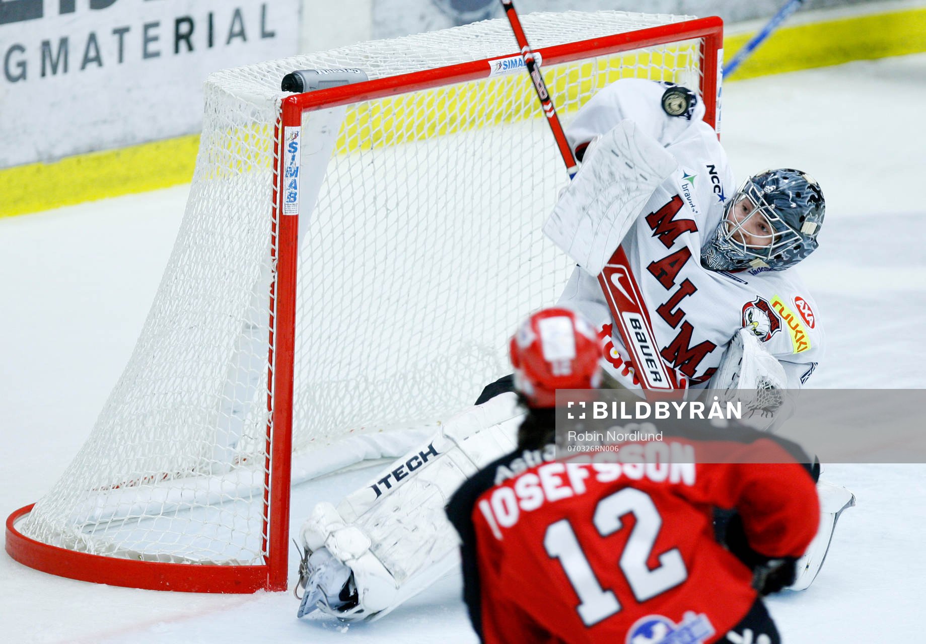 Markus Korhonen, målvakt Malmö, räddar