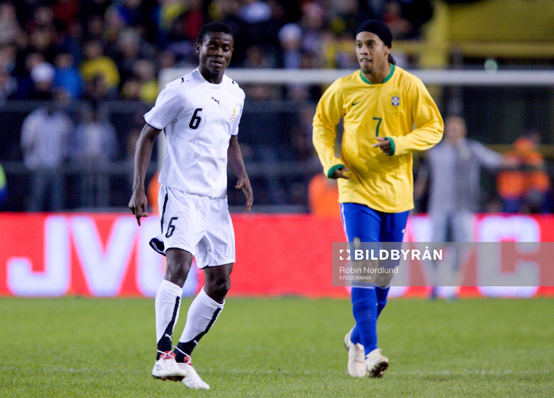 Anthony Annan, Ghana och Ronaldinho, Brasilien