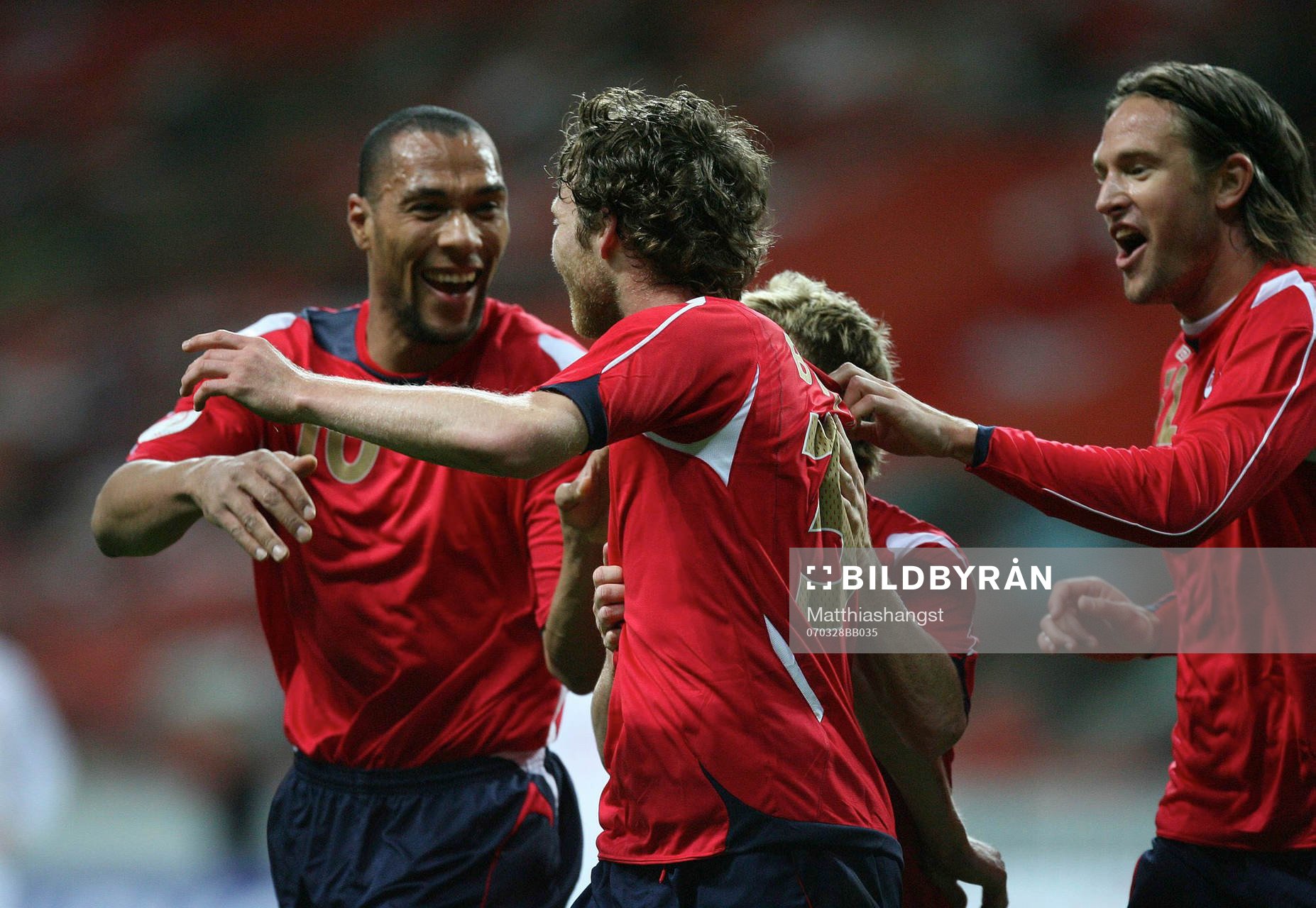   Jubel John Carew och Simen Brenne, Norge. 