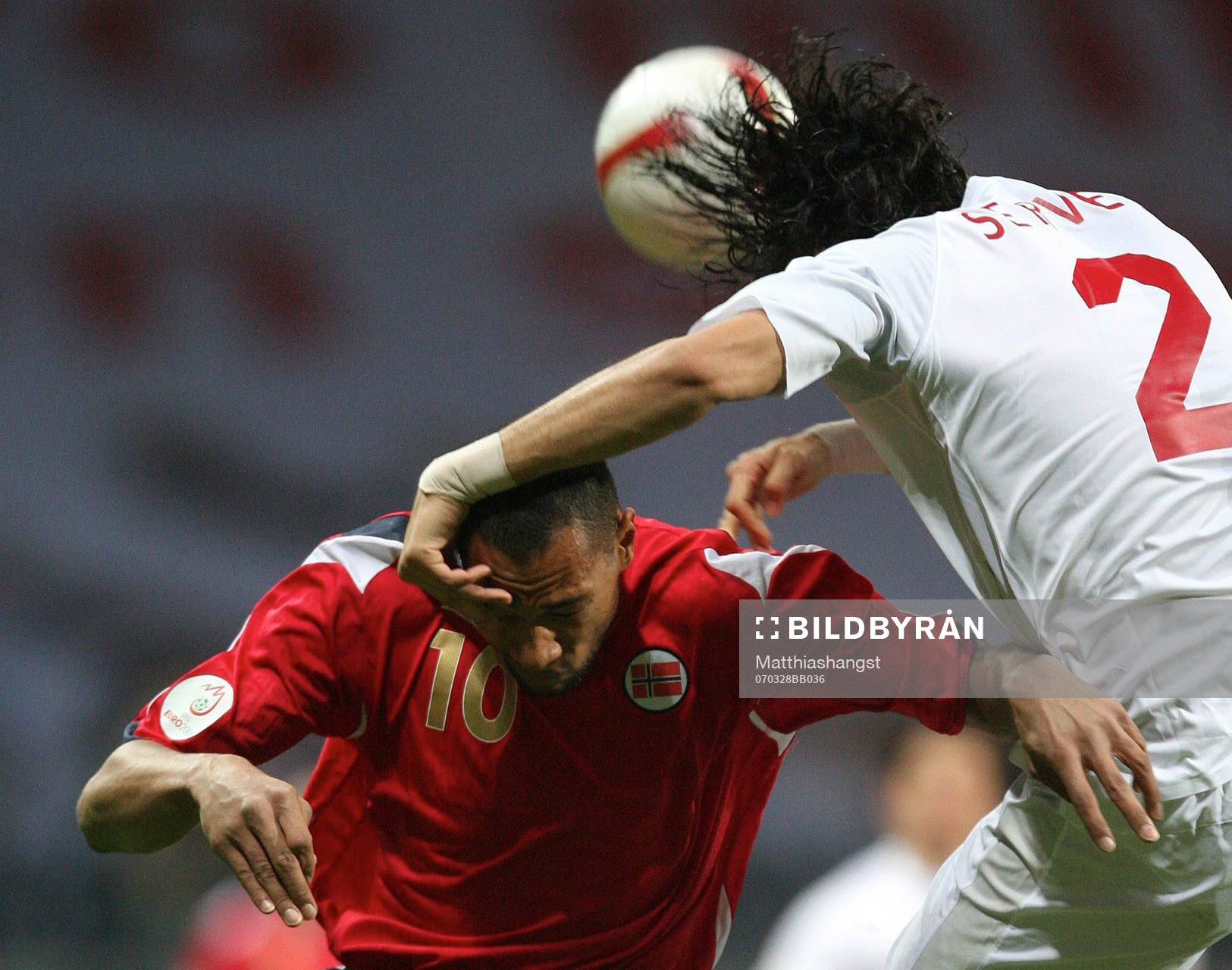   John Carew, Norge och Servet Cetin, Turkiet.