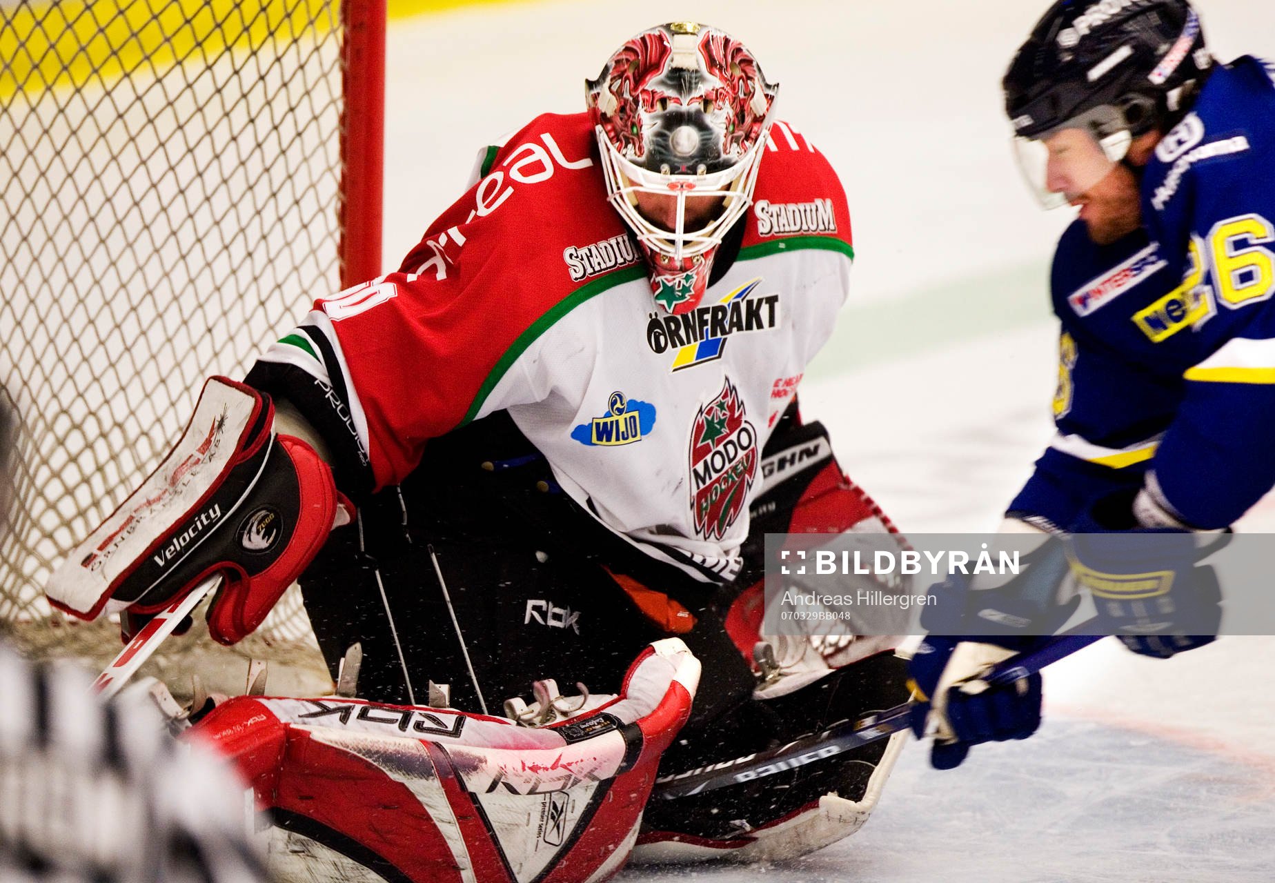 3-2 till HV71 när Pat Kavanagh trycker in pucken mellan