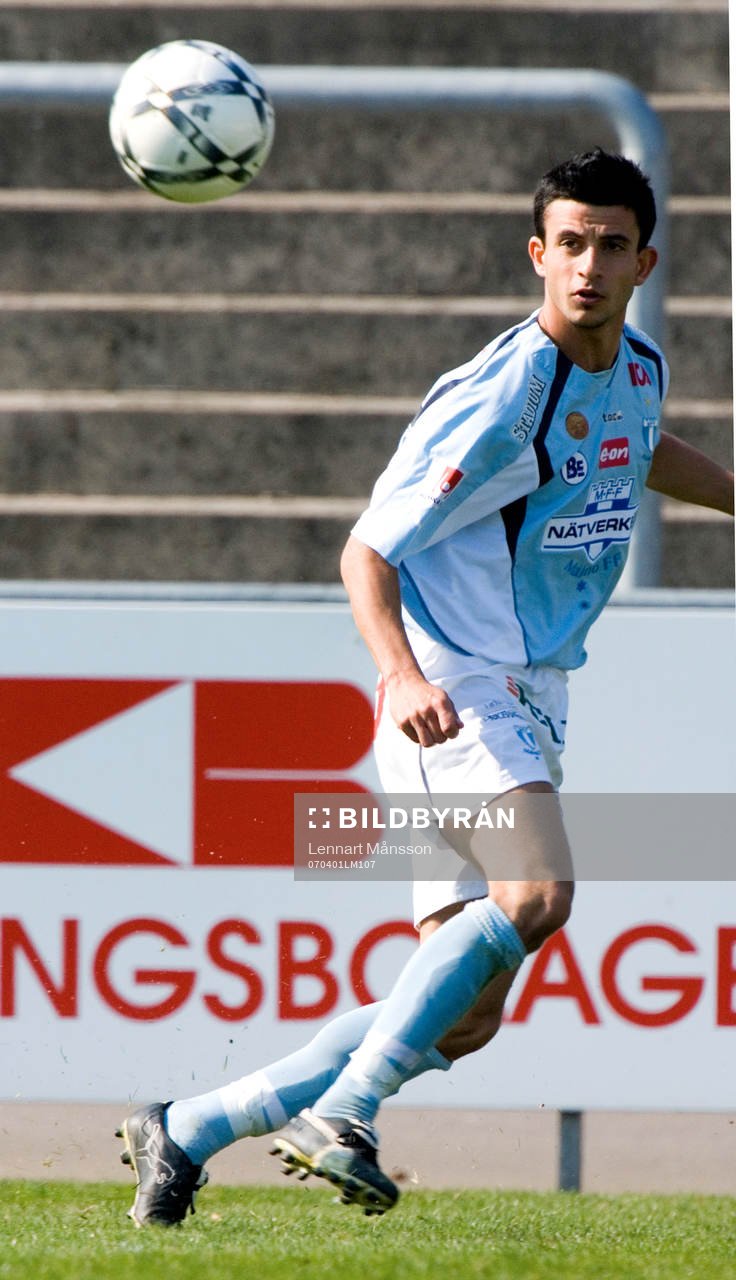 Behrang Safari, omskolad till ytterback