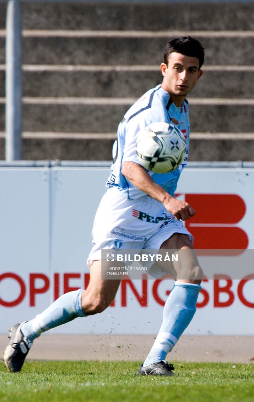 Behrang Safari, omskolad till ytterback