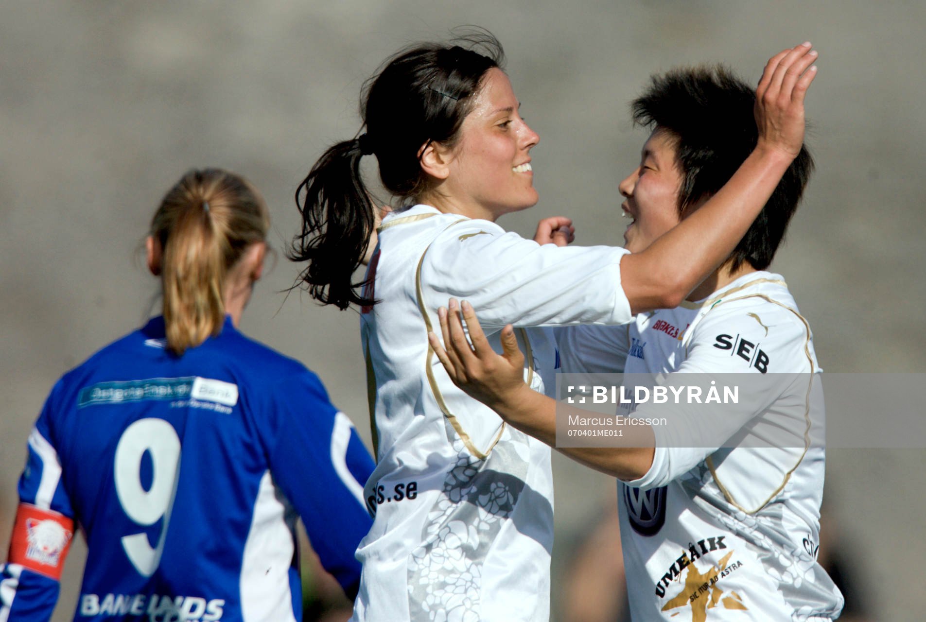 Fotboll, Svenska Cupen, Linköping - Umeå: Madeleine Edlund och Ma Xiaoxu, Umeå jublar