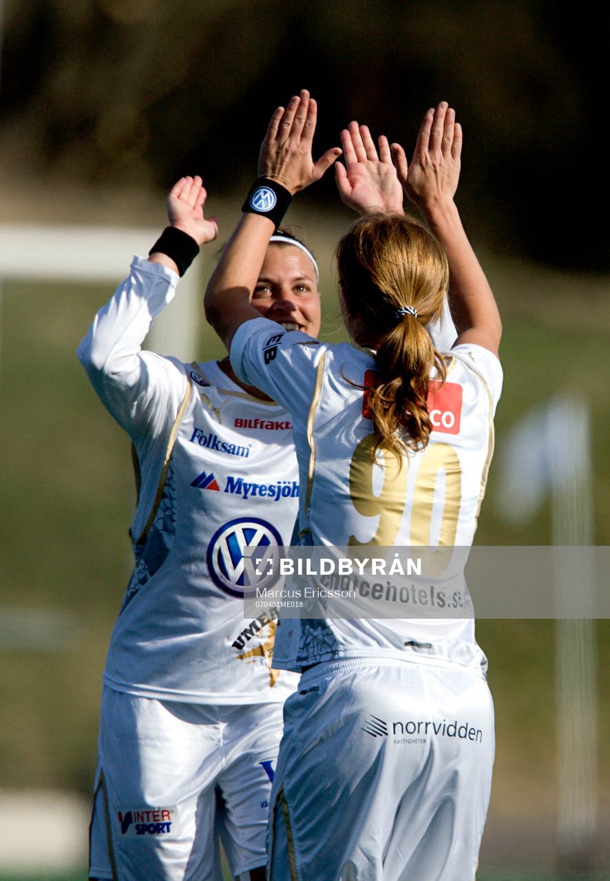 Fotboll, Svenska Cupen, Linköping - Umeå: Karolina Westberg och Maria Bergqvist, Umeå