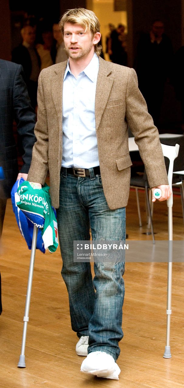   Jesper Blomqvist, Enköping, på kryckor.