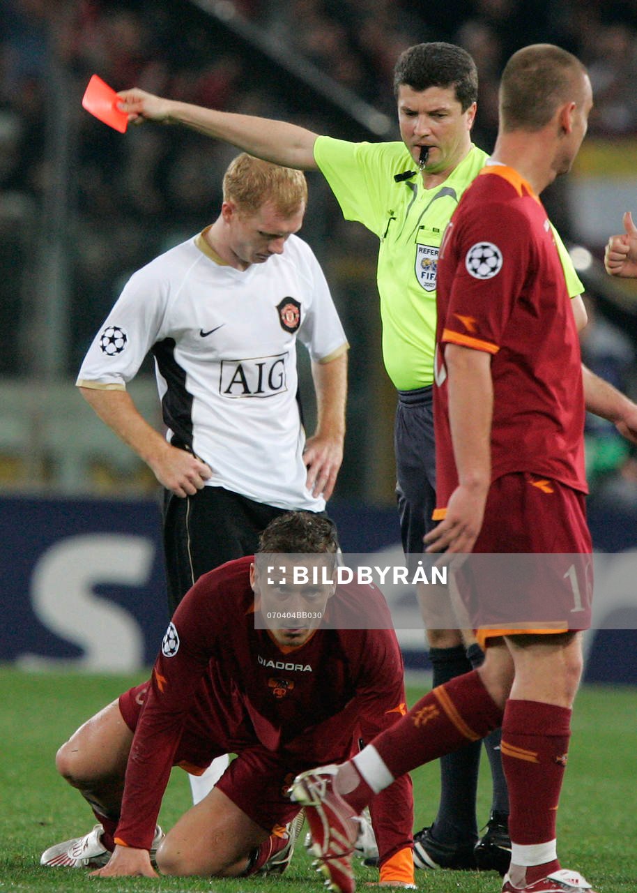 Paul Scholes och Francesco Totti, utvisning