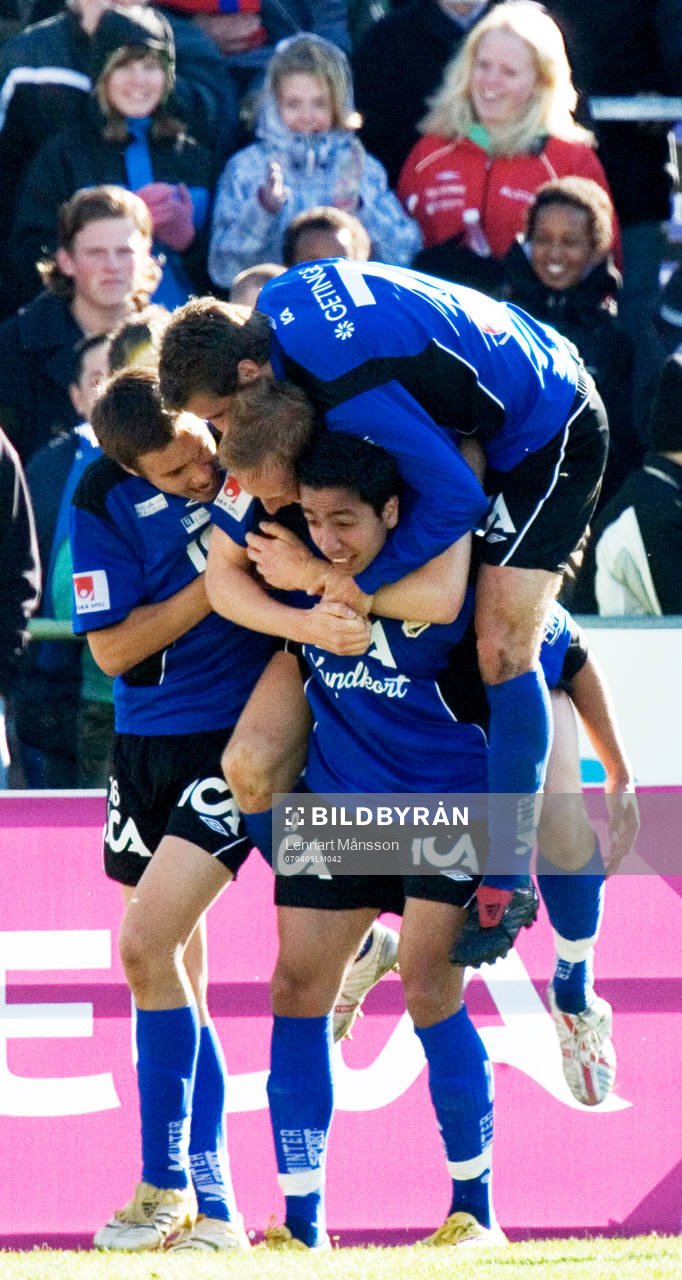 Emra Tahirovic och Martin Fribrock, jubel