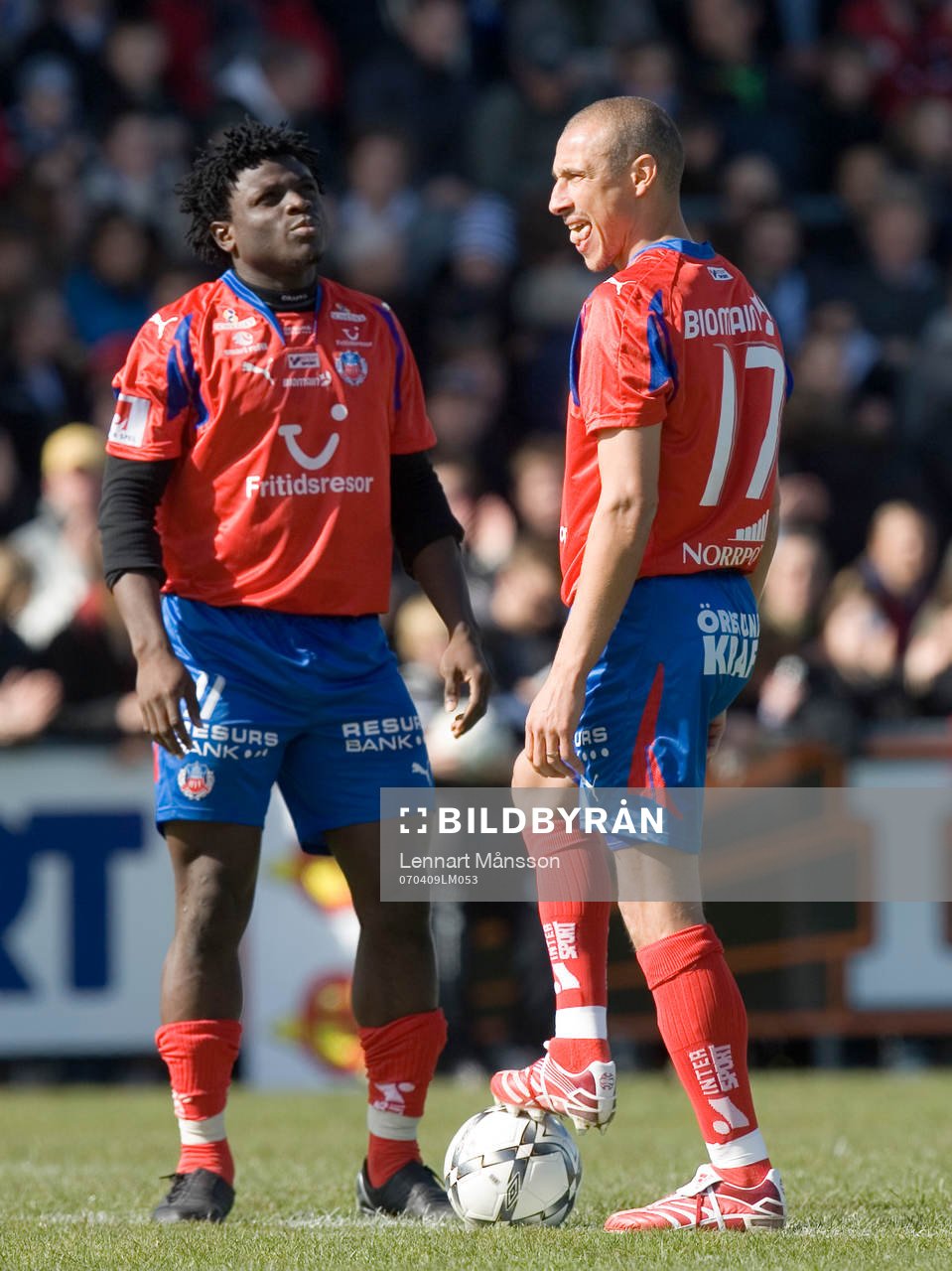 Razak Omotoyoss och Henrik Larsson, Helsingborg. Avspark