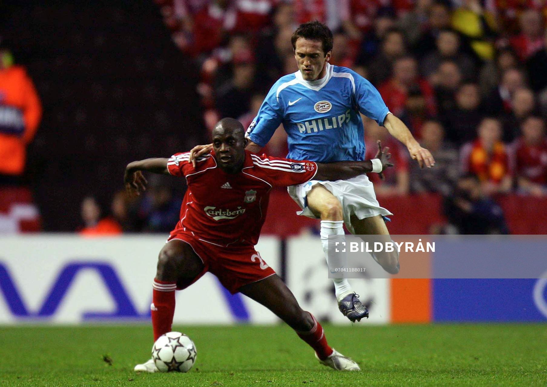  Momo Sissoko, Liverpool och Csaba Feher, Eindhoven
