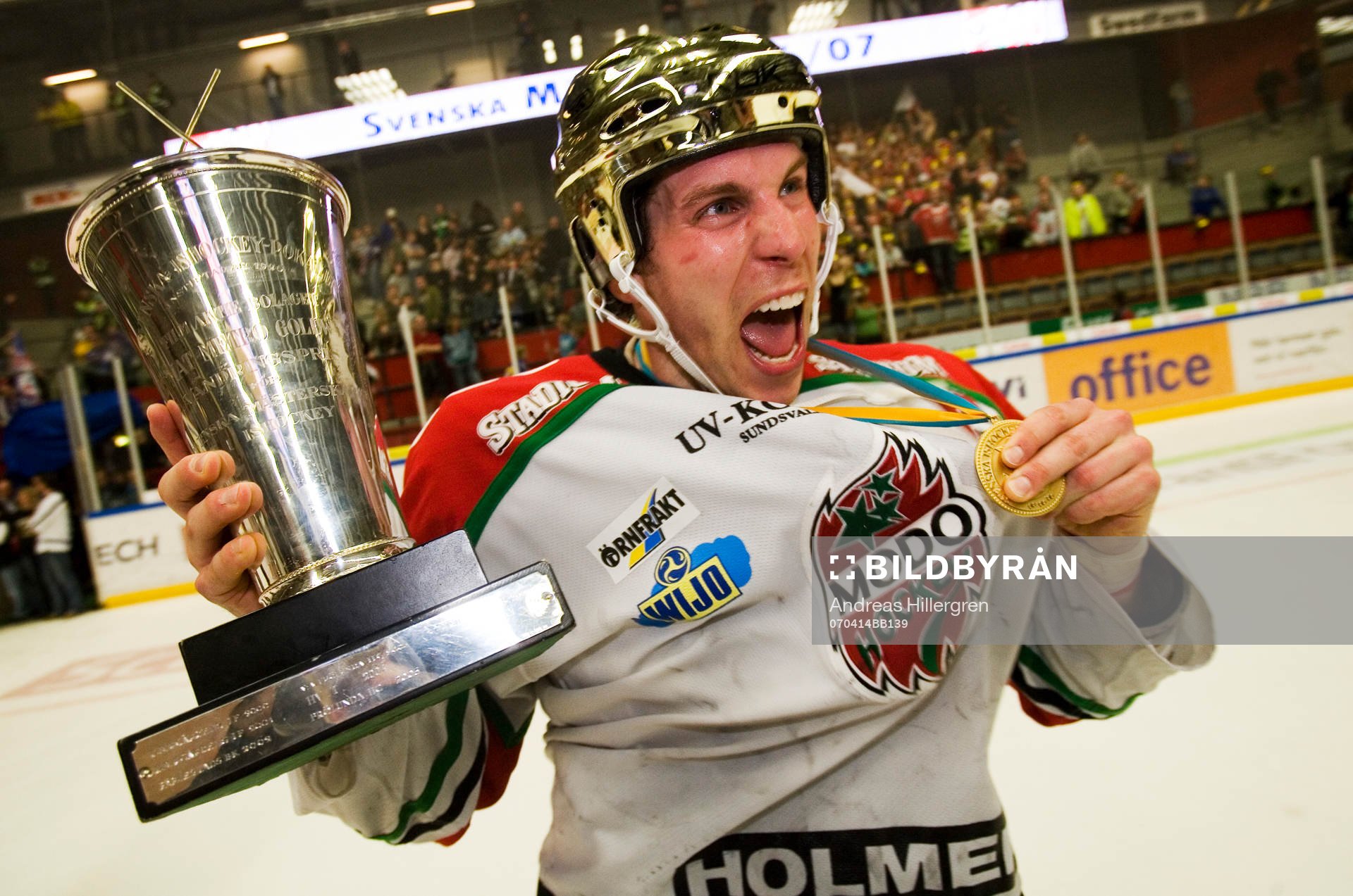 SM-guld till Modo, jubel. Per Svartvadet. Svenska Mästare