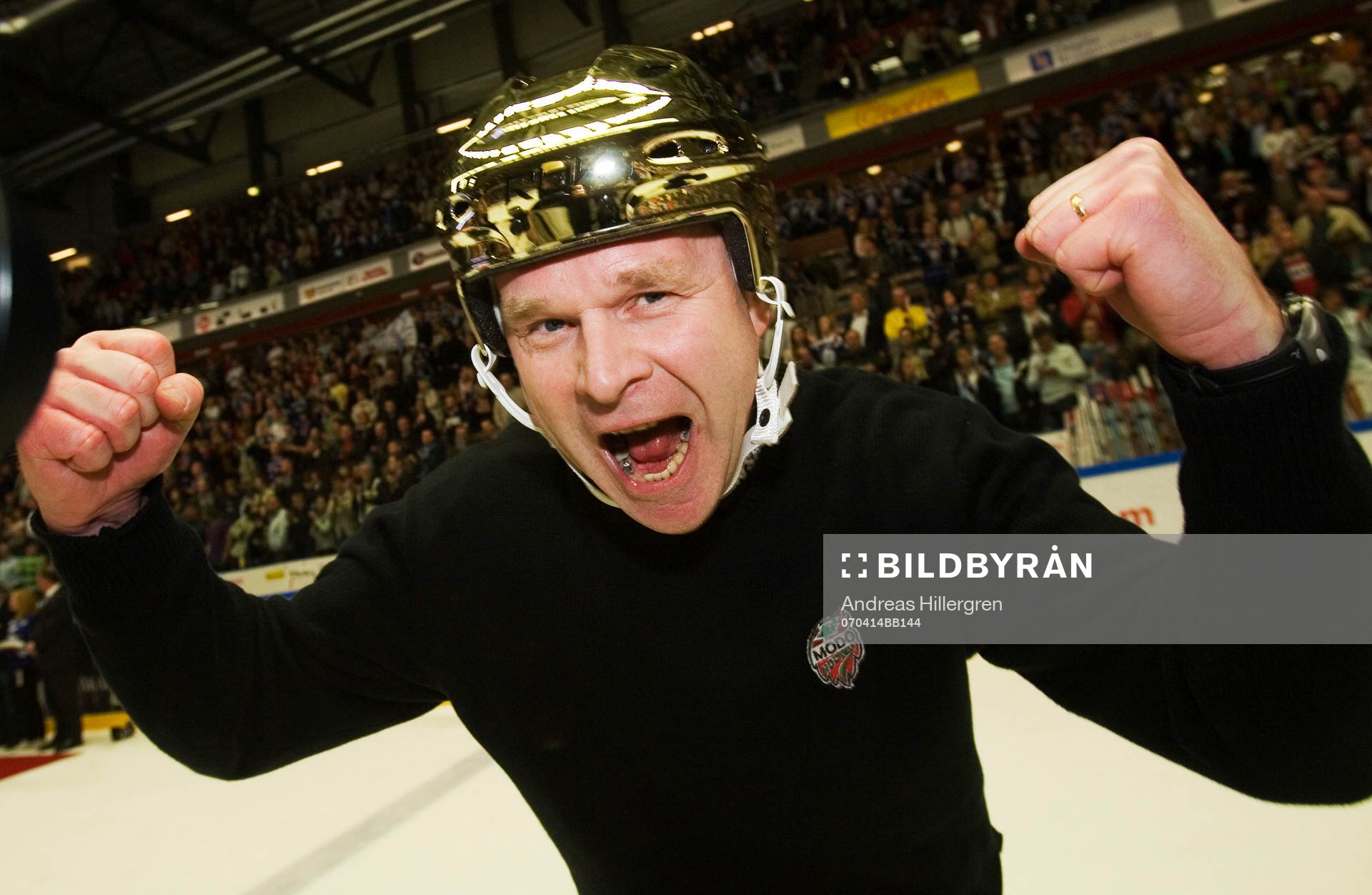 SM-guld till Modo, jubel. Harald Lückner, tränare.