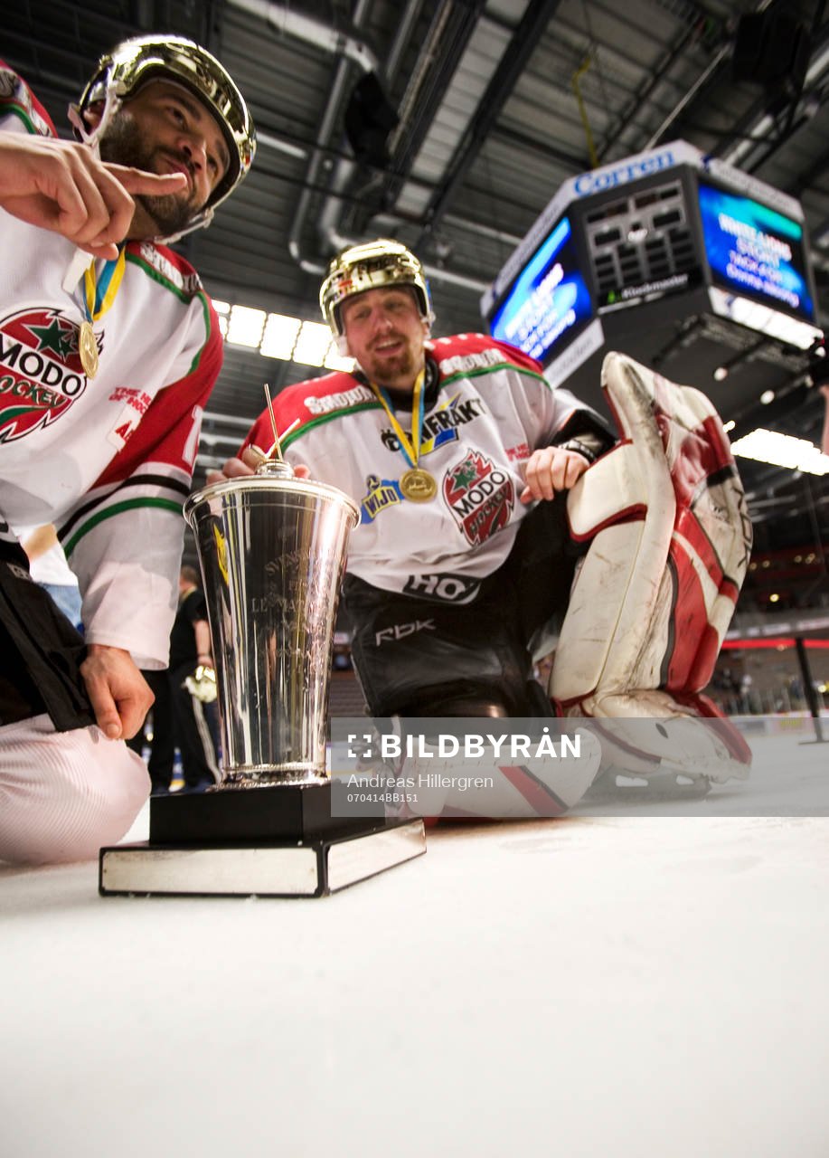 SM-guld till Modo, jubel. Karol Krizan. Svenska Mästare