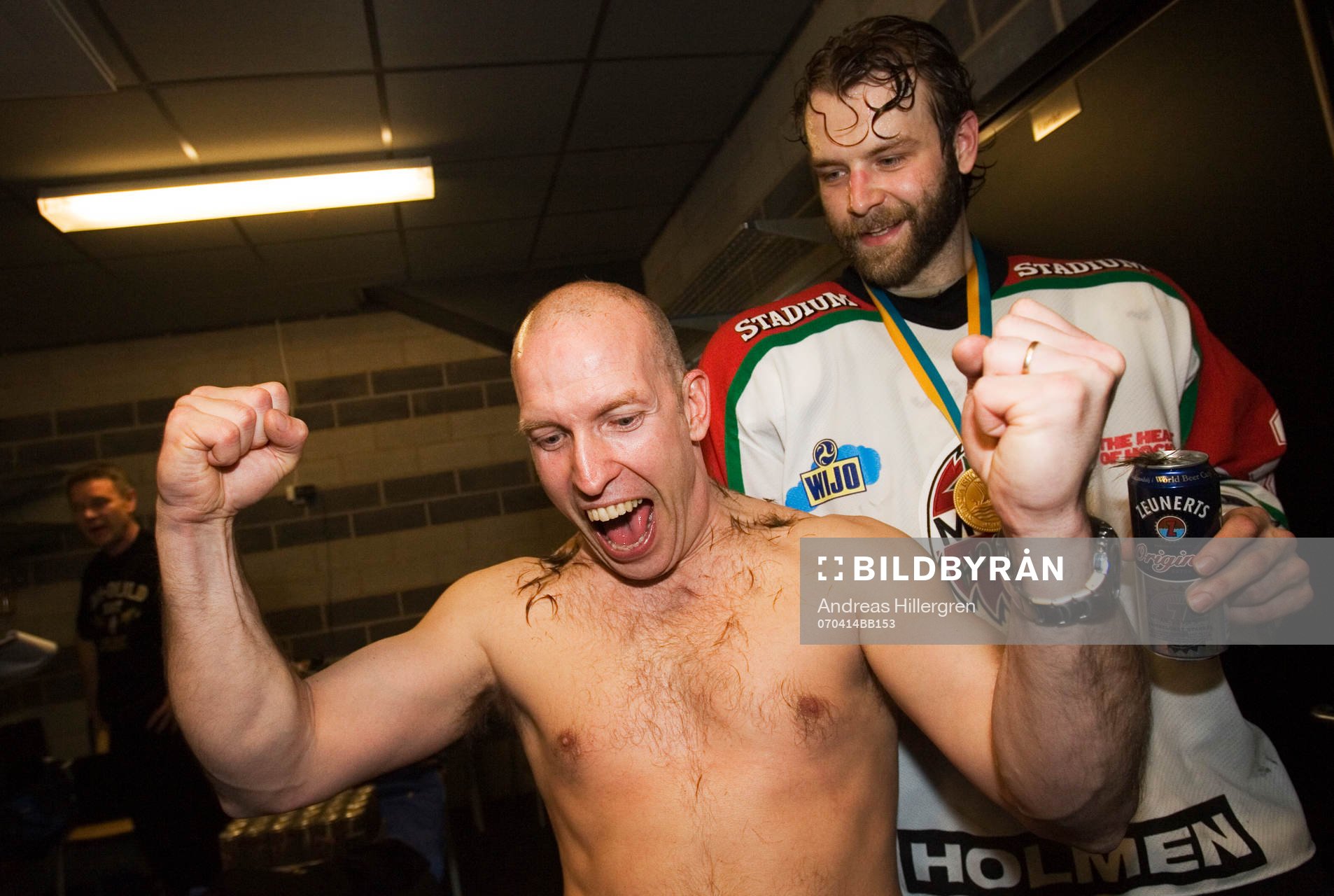 SM-guld till Modo, jubel. Fredrik Andersson rakas av Zdenek