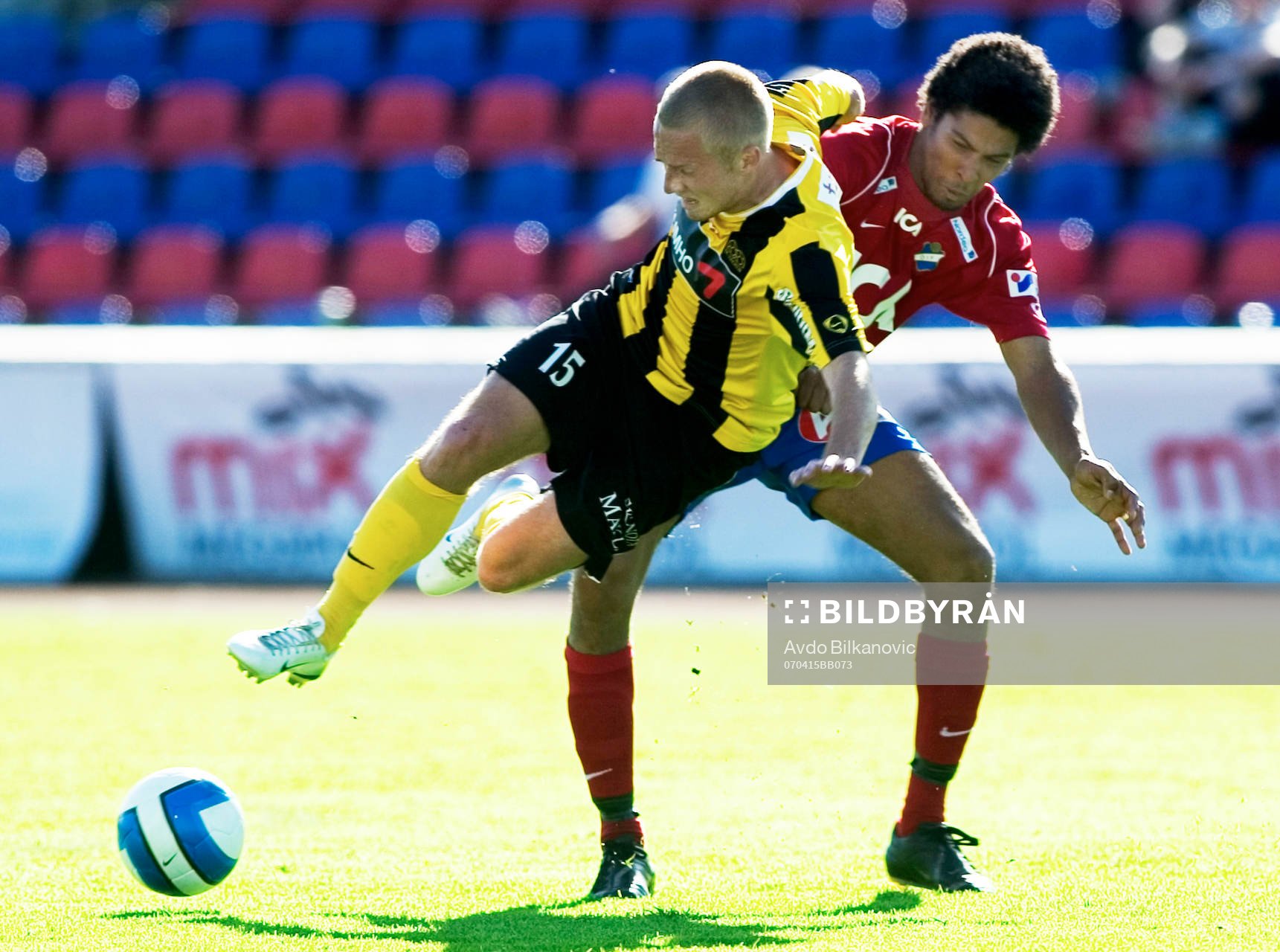 Fredrik Bild, Öster, stoppar Daniel Larsson, Häcken