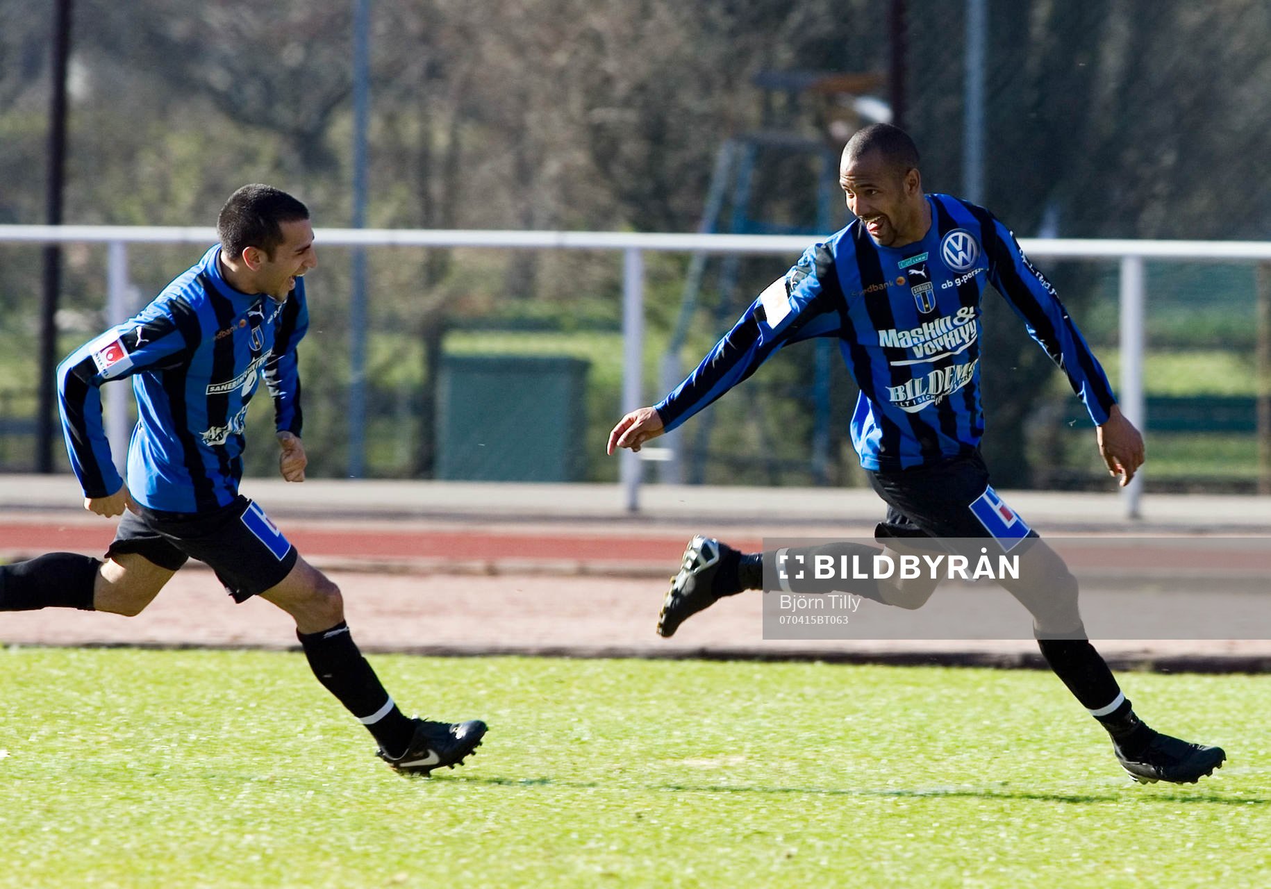  Mani Tourang och Antou Jallow, Sirius, jubel efter 1-0.       