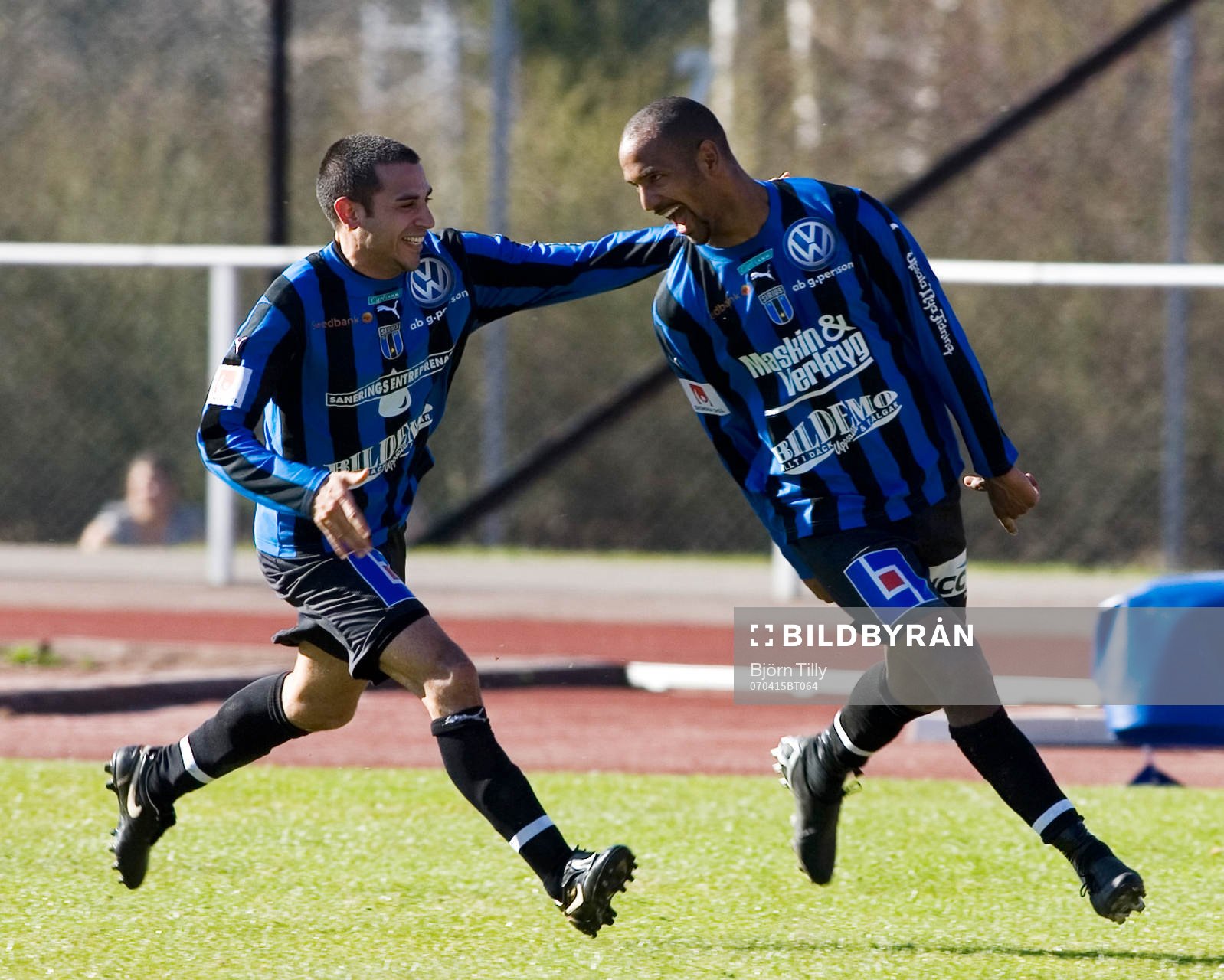  Mani Tourang och Antou Jallow, Sirius, jubel efter 1-0.       