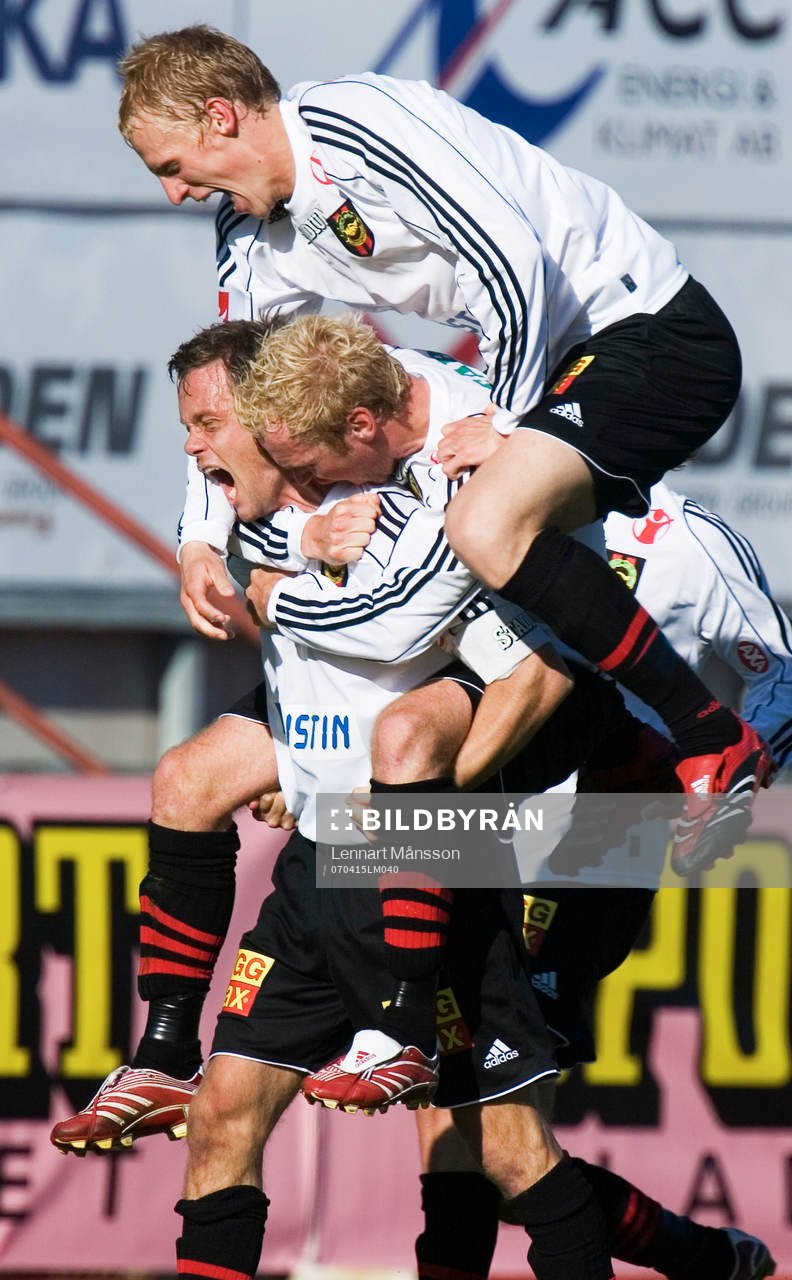 2-2, Jon Persson har svept in en frispark från långt