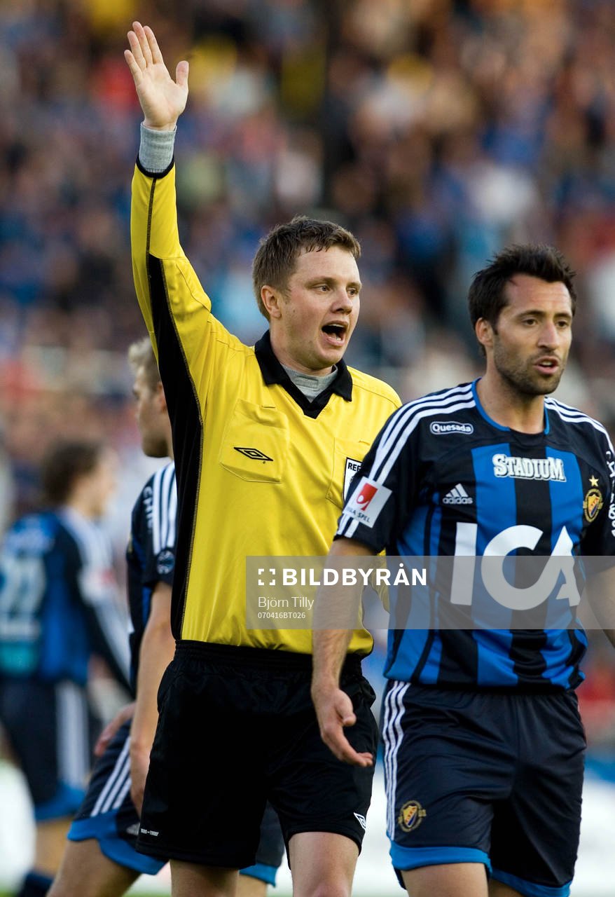 Martin Strömbergsson, domare och Matias Concha, Djurgården
