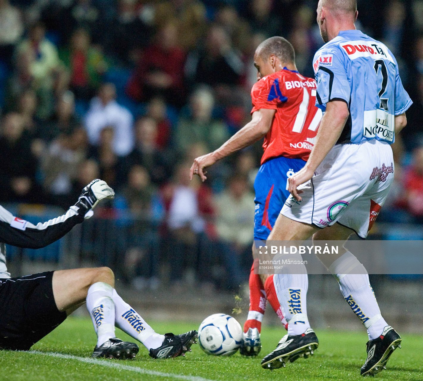 3-1, Henrik Larsson bryter Thomas Hedlunds bollbana och