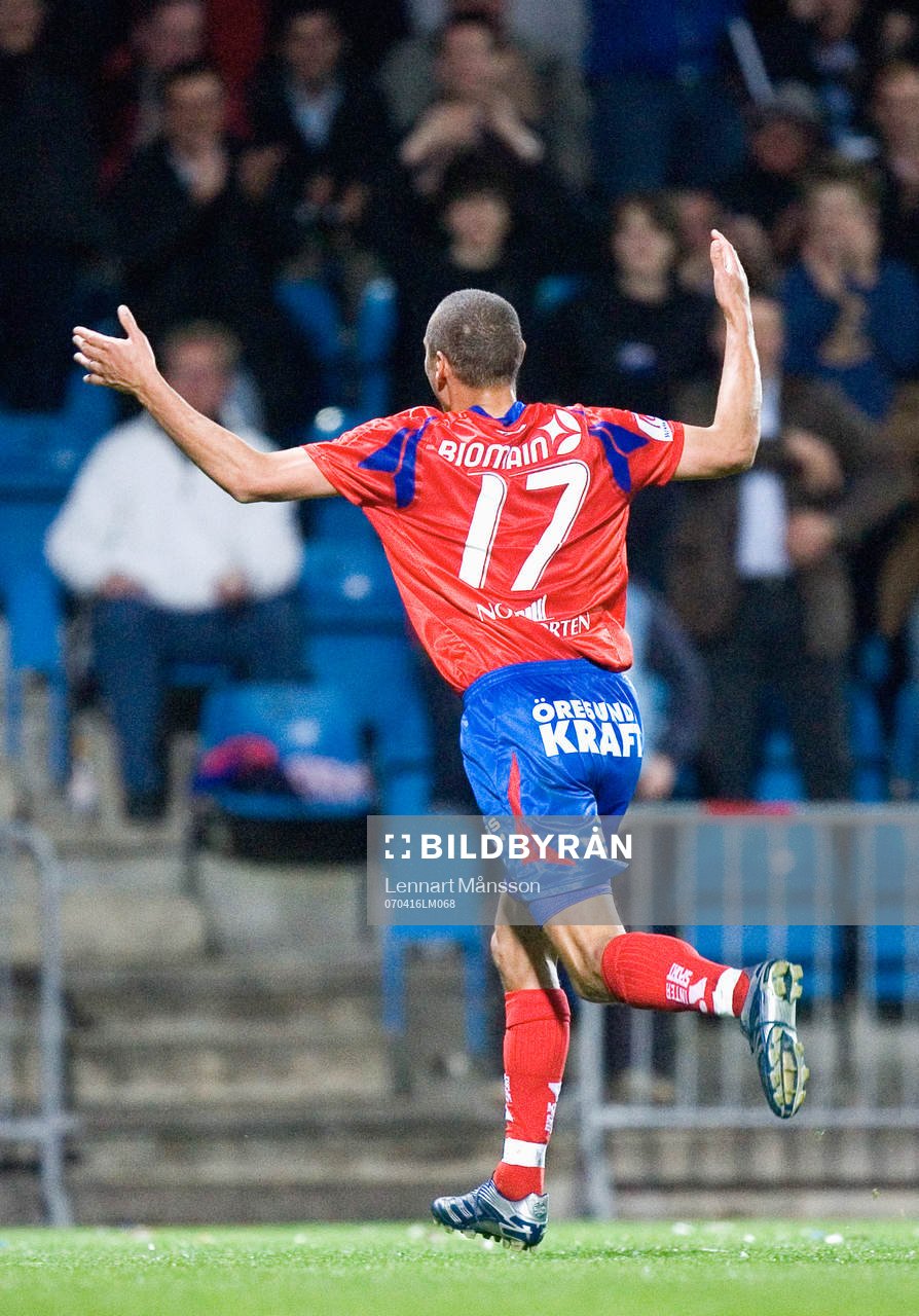  3-1, Henrik Larsson vill ta hela Olympia i famn. Jubel.