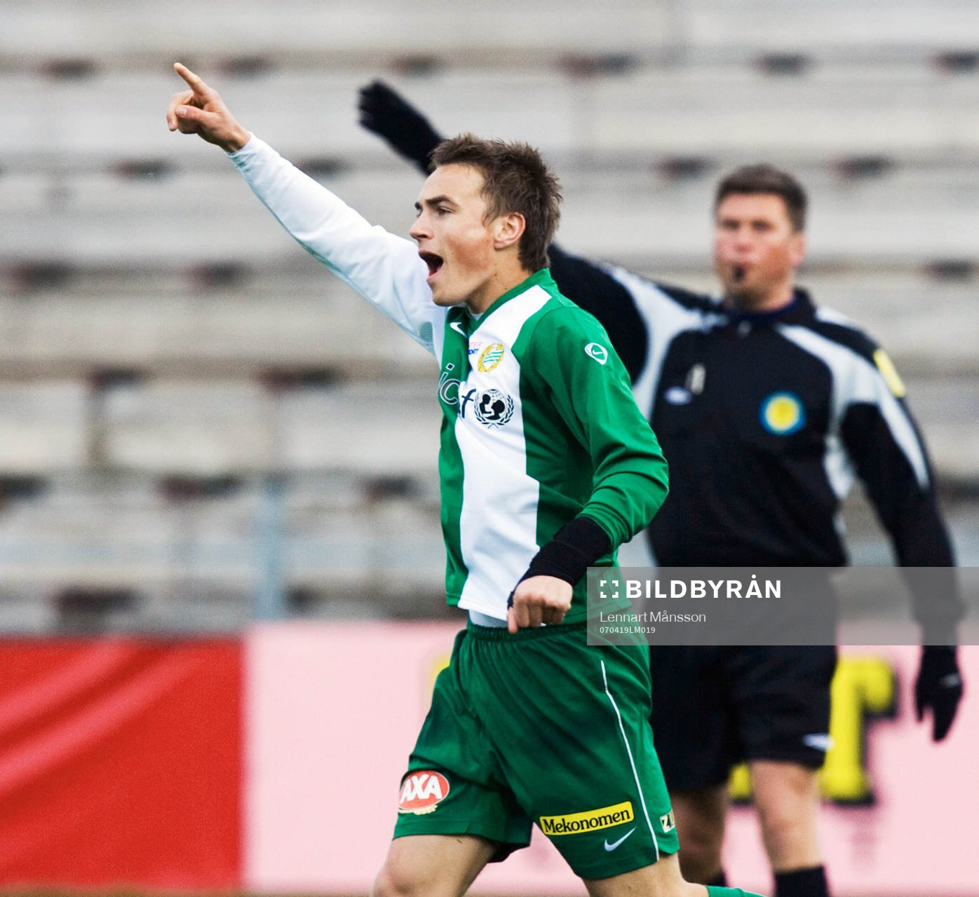 0-1, Petter Andersson, som jublar ikapp med domaren. Jubel