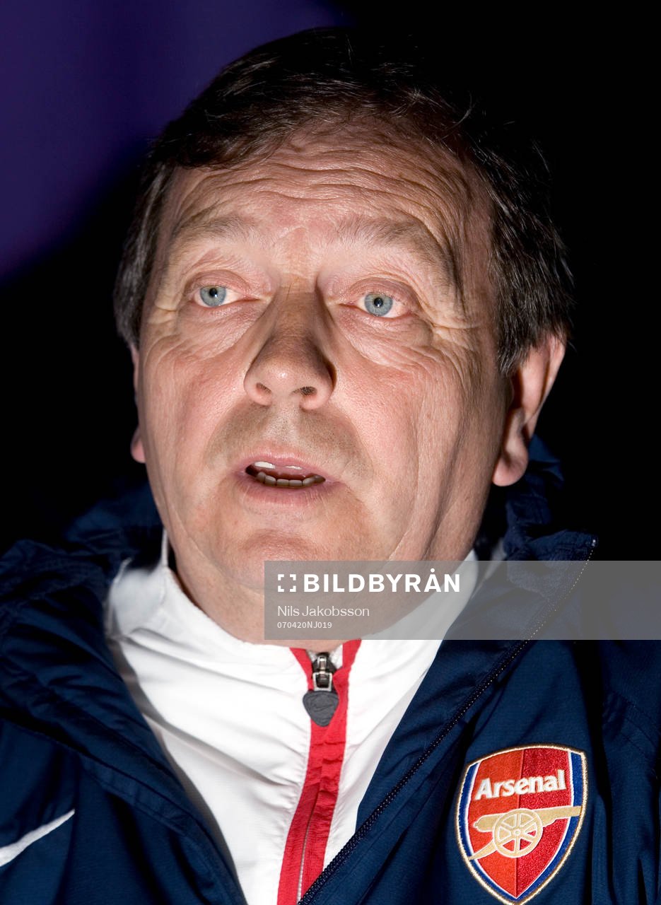 Fotboll, Final UEFA Womens Cup, Presskonferens Inför Umeå - Arsenal: Vic Akers, tränare Arsenal.