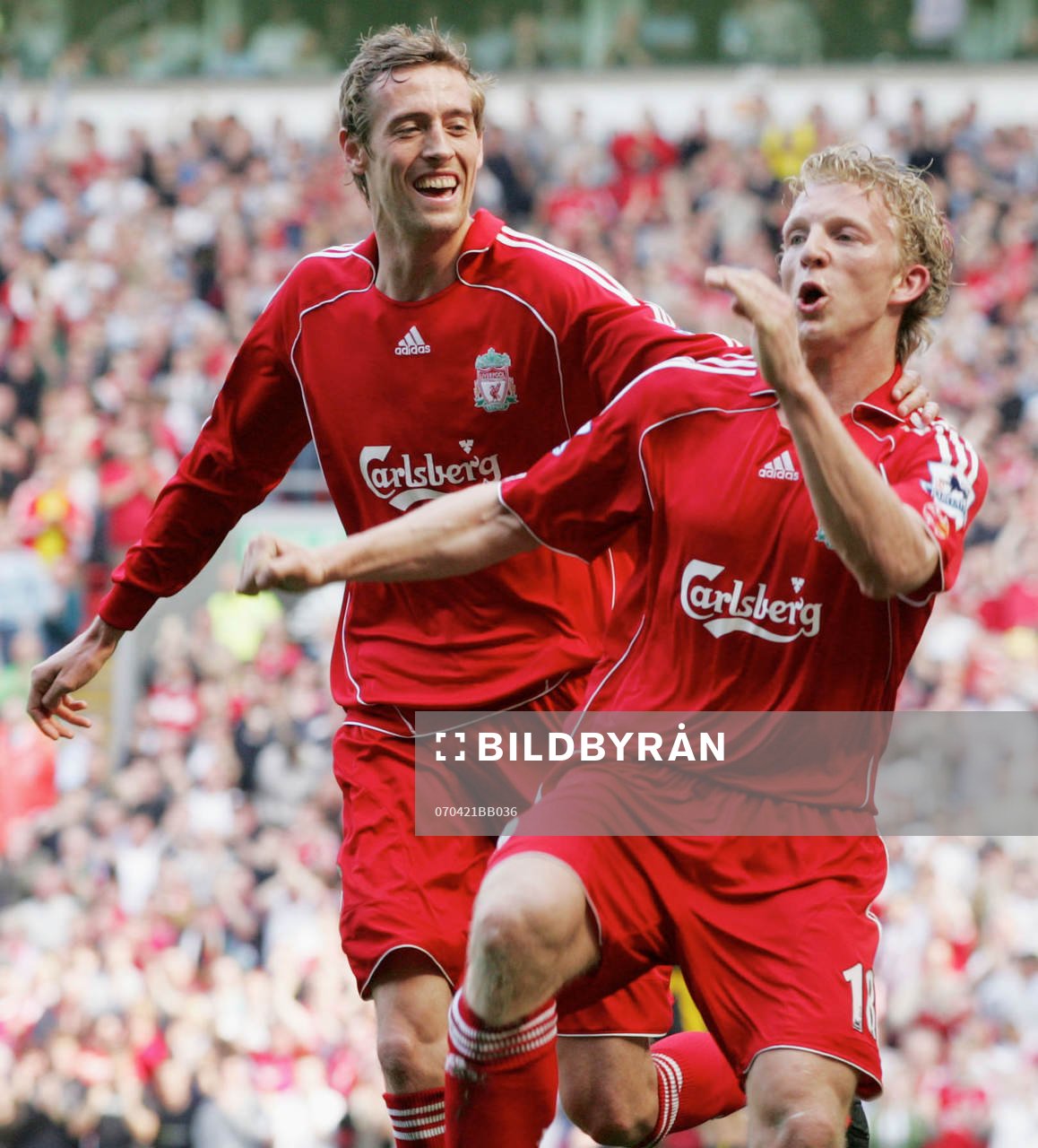  Dirk Kuyt, Liverpool, jubel efter mål med Peter Crouch.