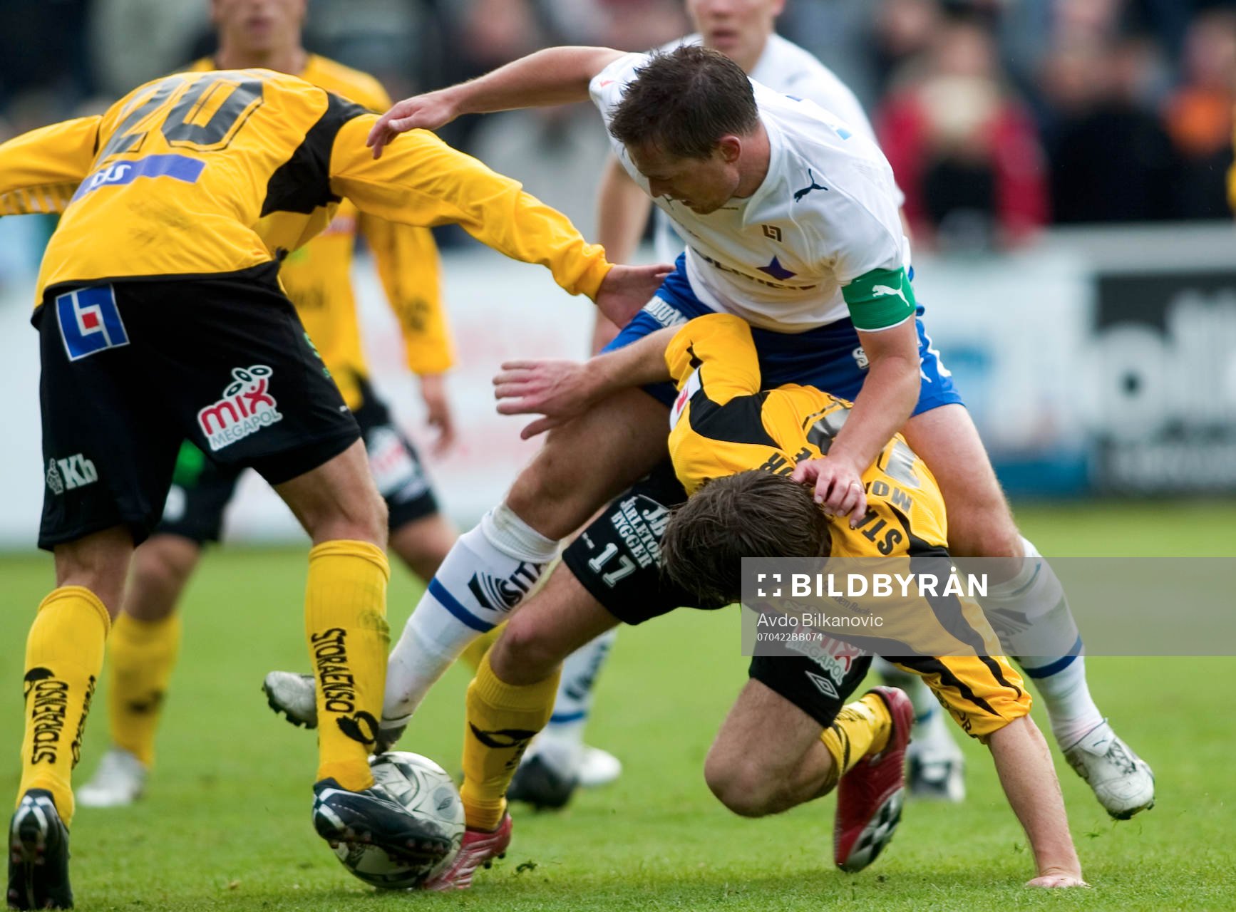 Mikael Blomberg, Norrköping, trycker ner Johan Persson,