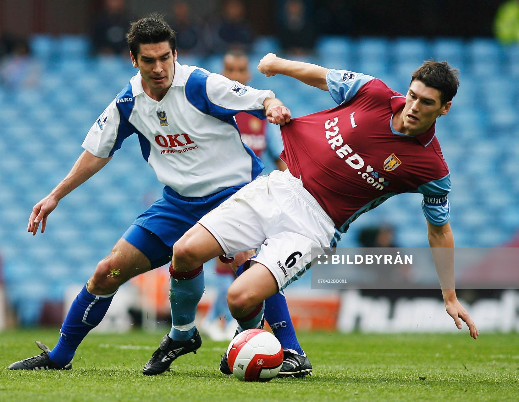Richard Hughes, Portsmouth och Gareth Barry, Aston Villa
