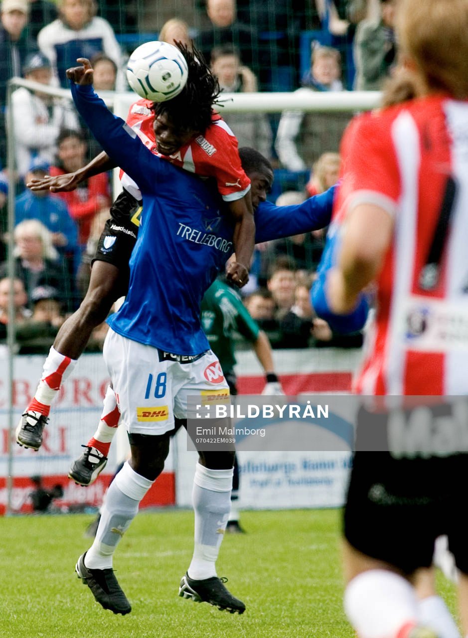 Jimmy Dixon, MFF och Michael Mensah, TFF i duell
