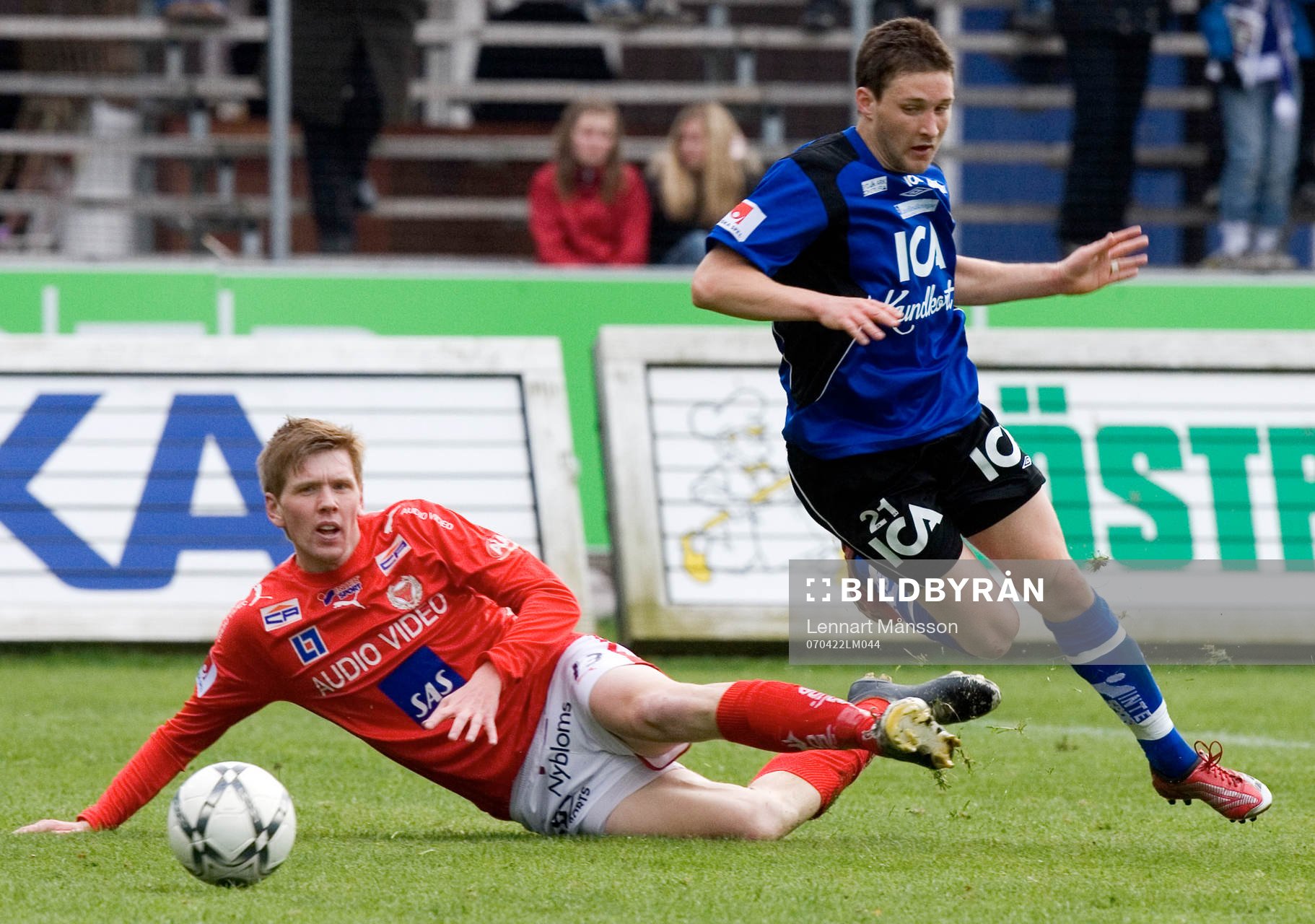  Tibor Joza, en av de unga HBK-arna har fått David Elm och Kalmar på fall.