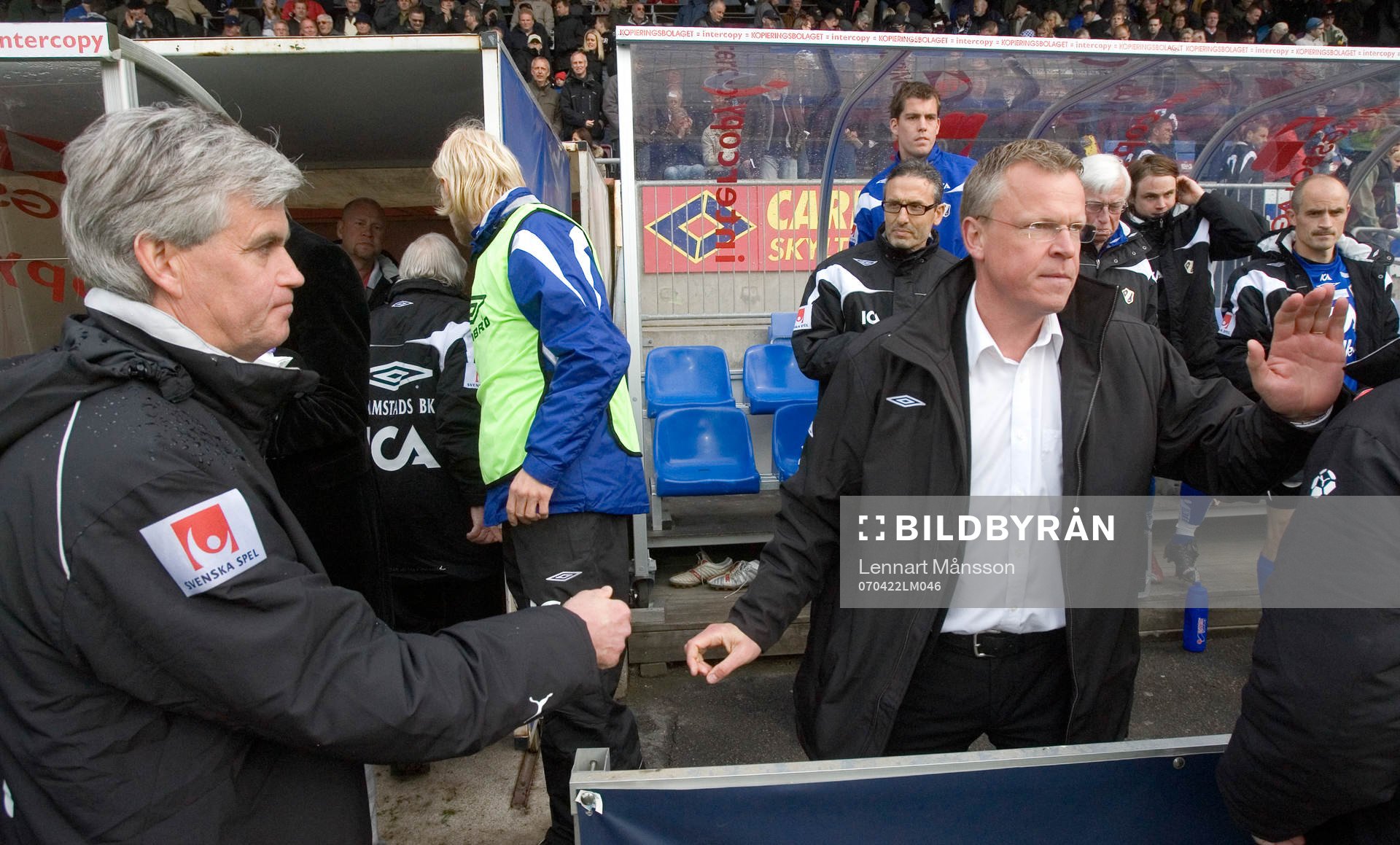  Jan Andersson, tränare, Halmstad och Nanne Bergstrand, tränare, Kalmar, tittade inte på varandra efter matchen..
© Bildbyrån - 62565