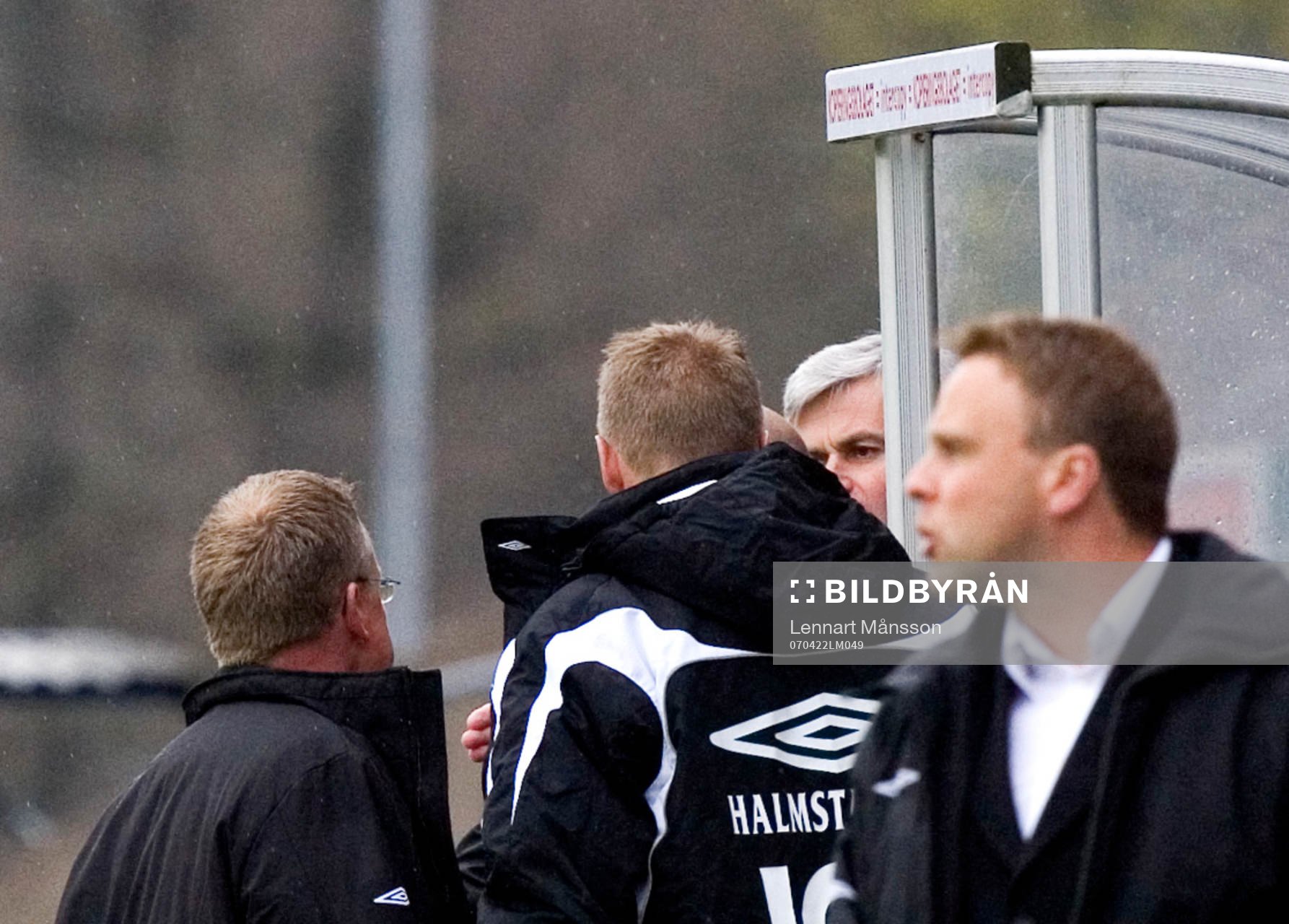 Janne Andersson skäller på Nanne Bergstrand, som flyr